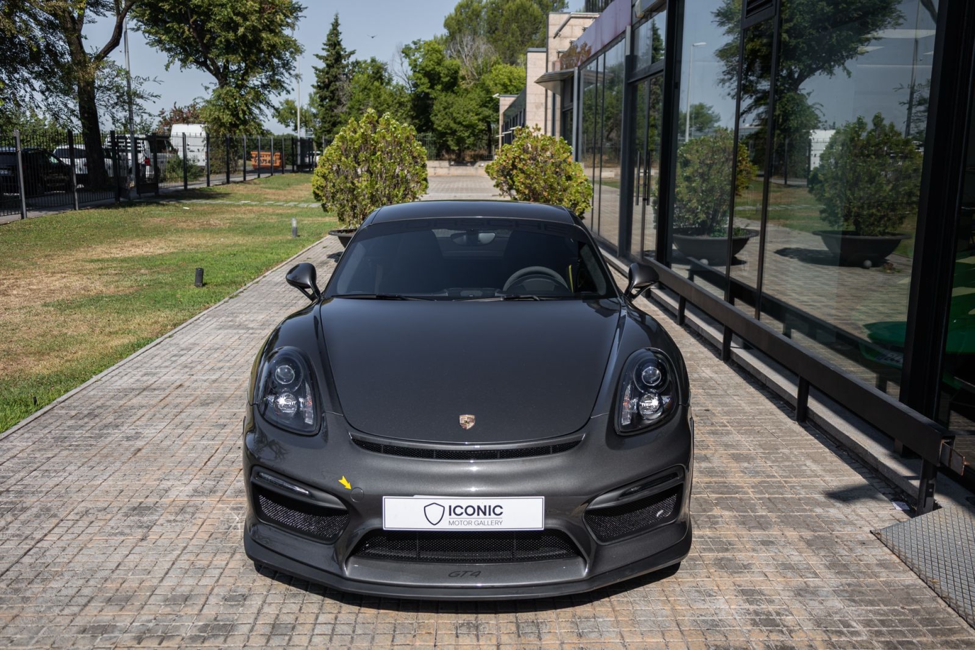 PORSCHE 718 CAYMAN GT4