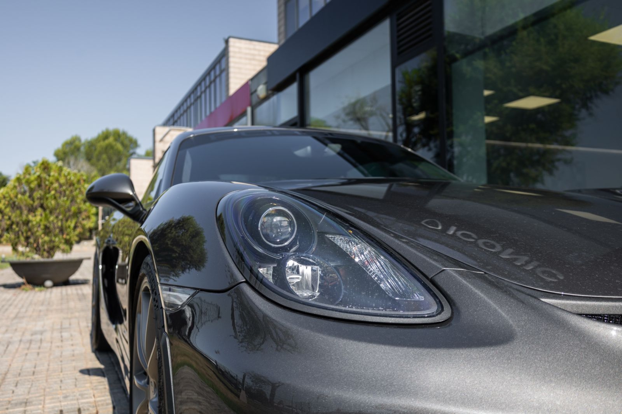 PORSCHE 718 CAYMAN GT4
