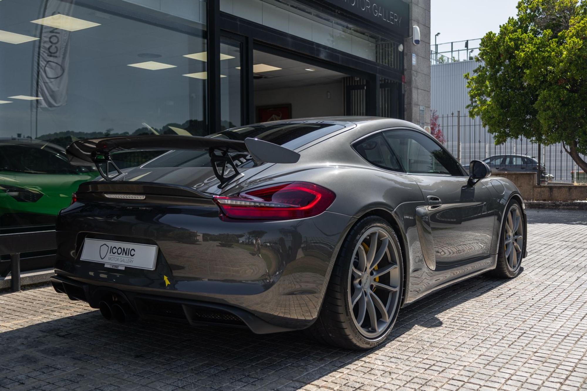 PORSCHE 718 CAYMAN GT4