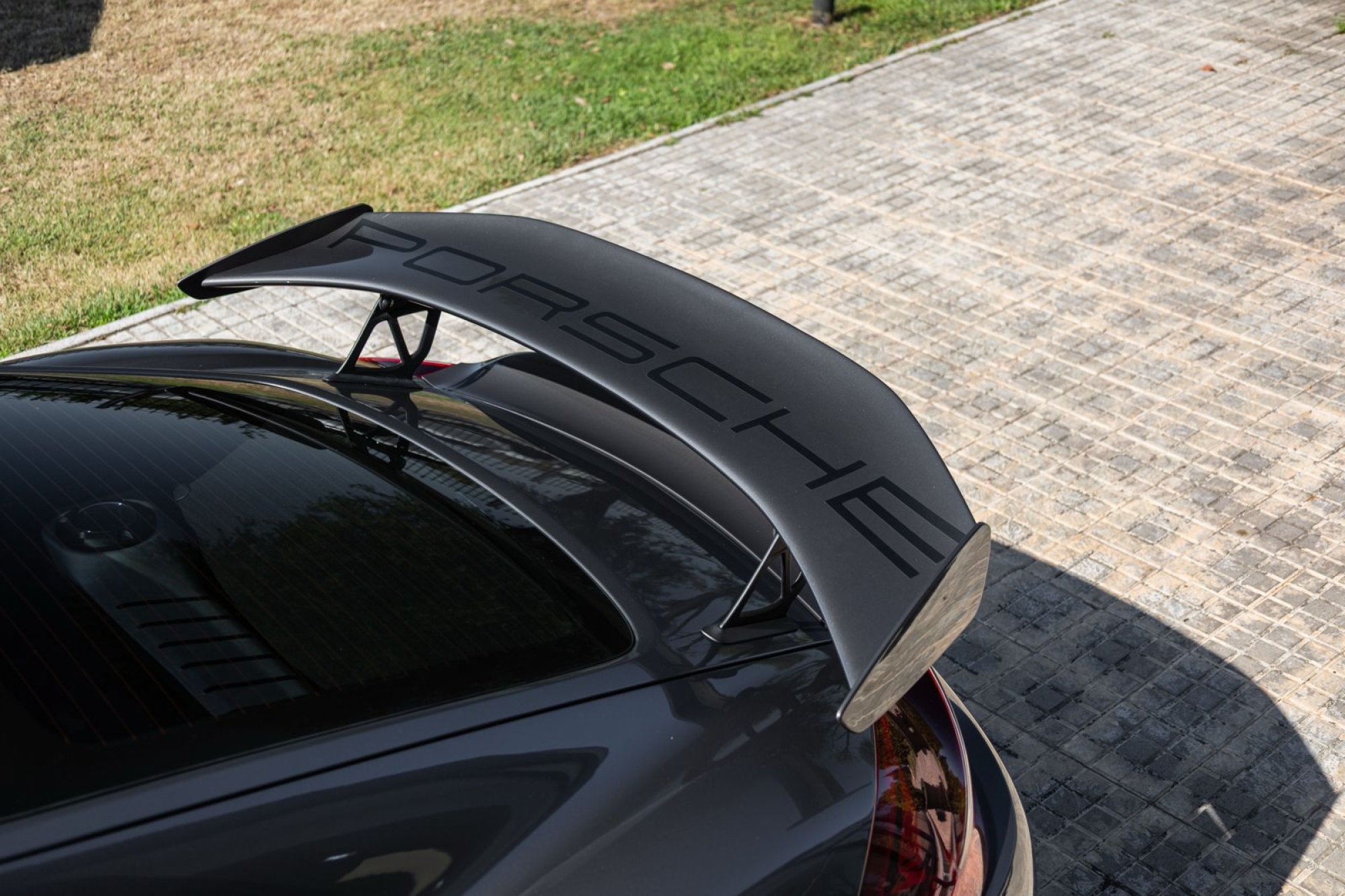 PORSCHE 718 CAYMAN GT4