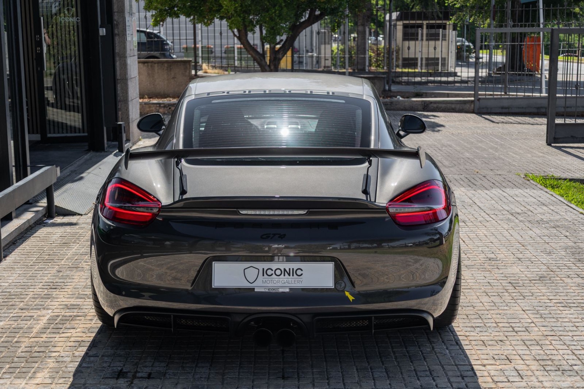 PORSCHE 718 CAYMAN GT4