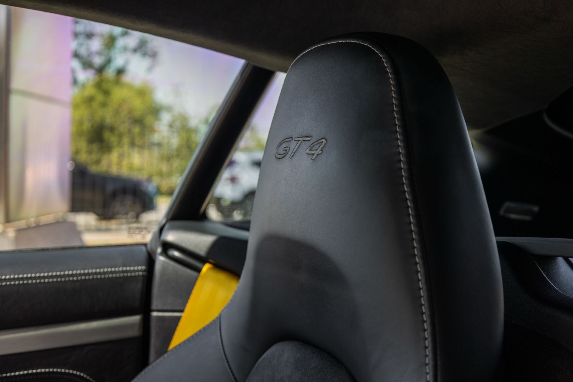 PORSCHE 718 CAYMAN GT4