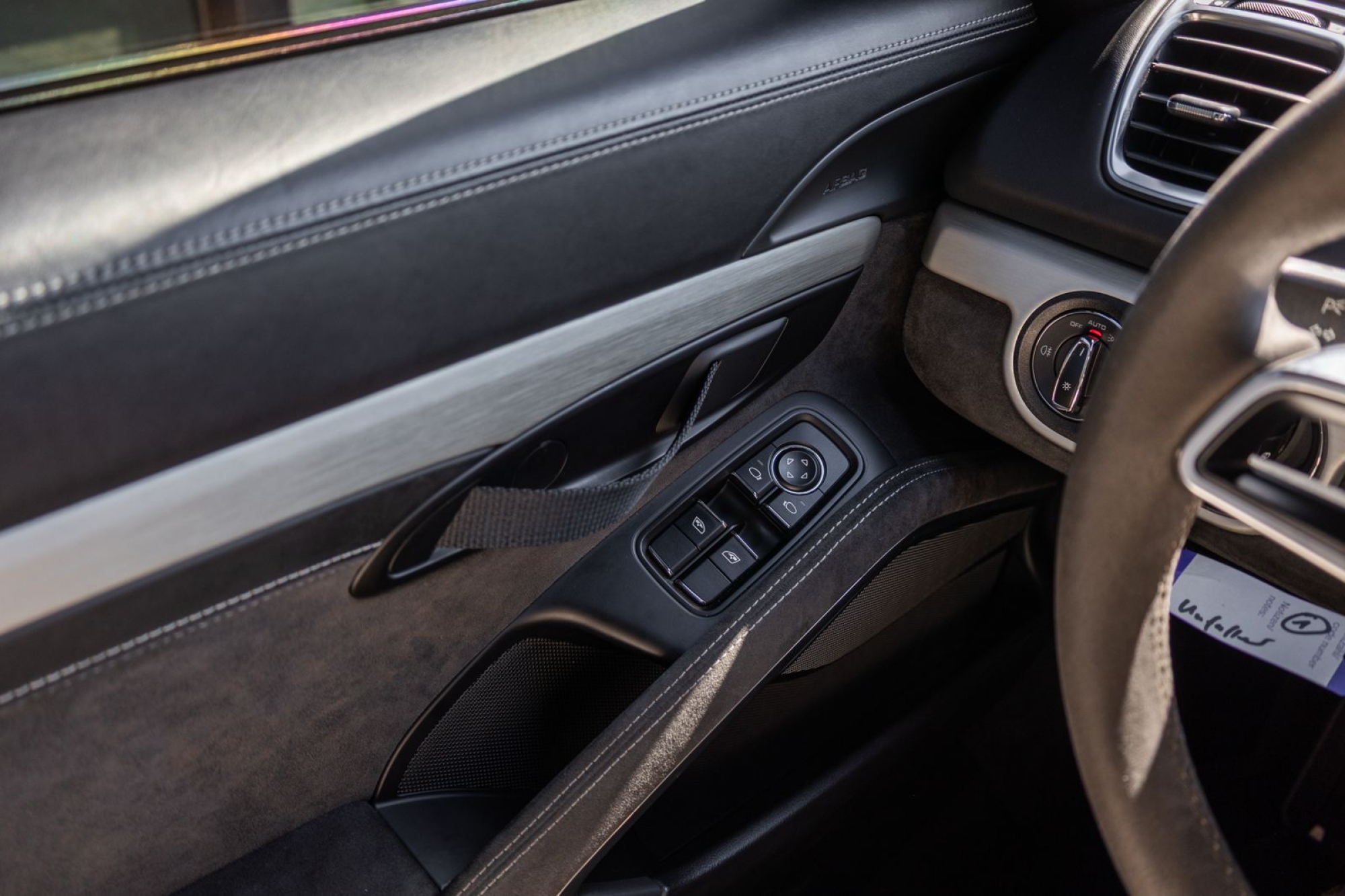 PORSCHE 718 CAYMAN GT4