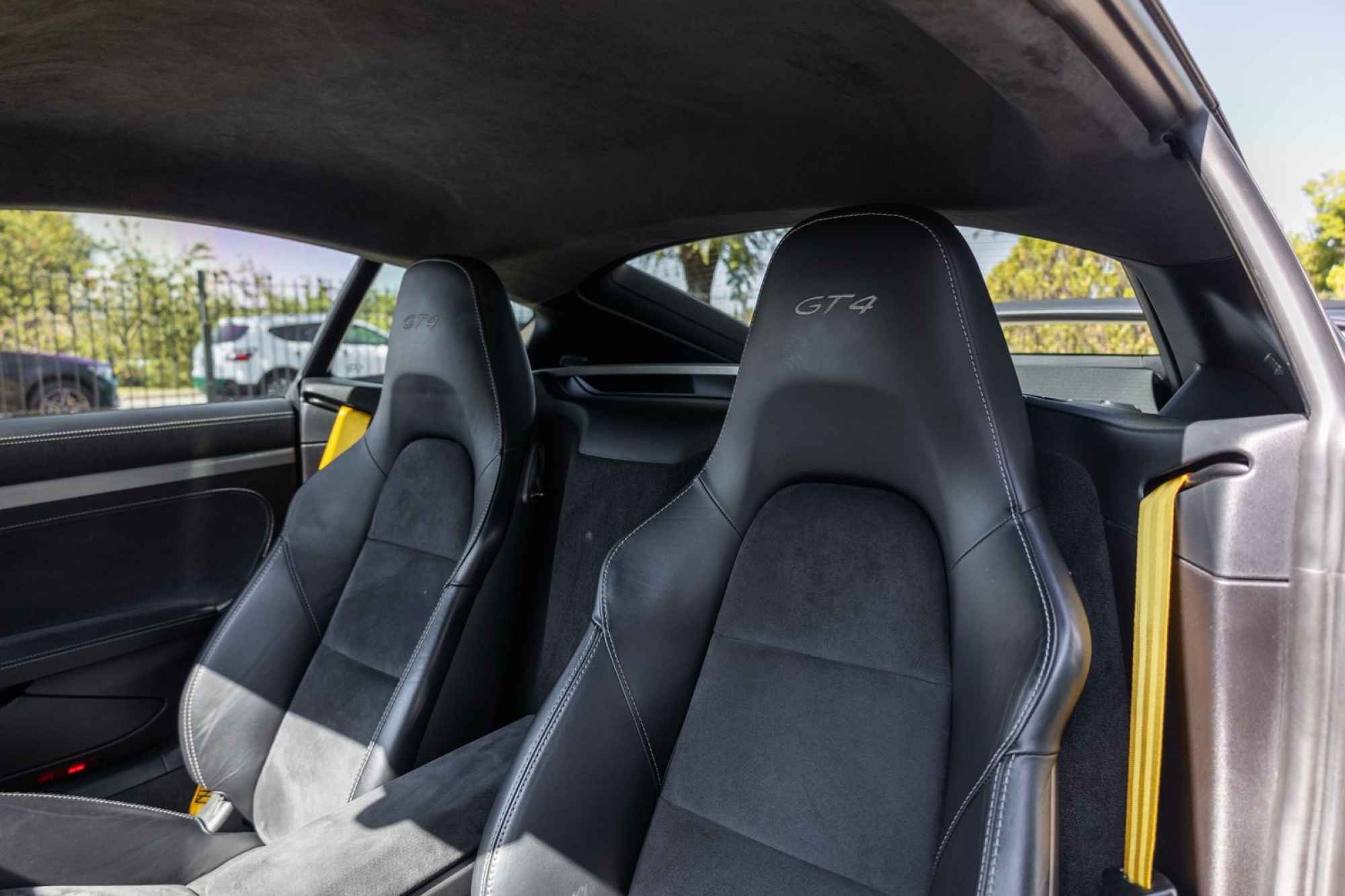 PORSCHE 718 CAYMAN GT4