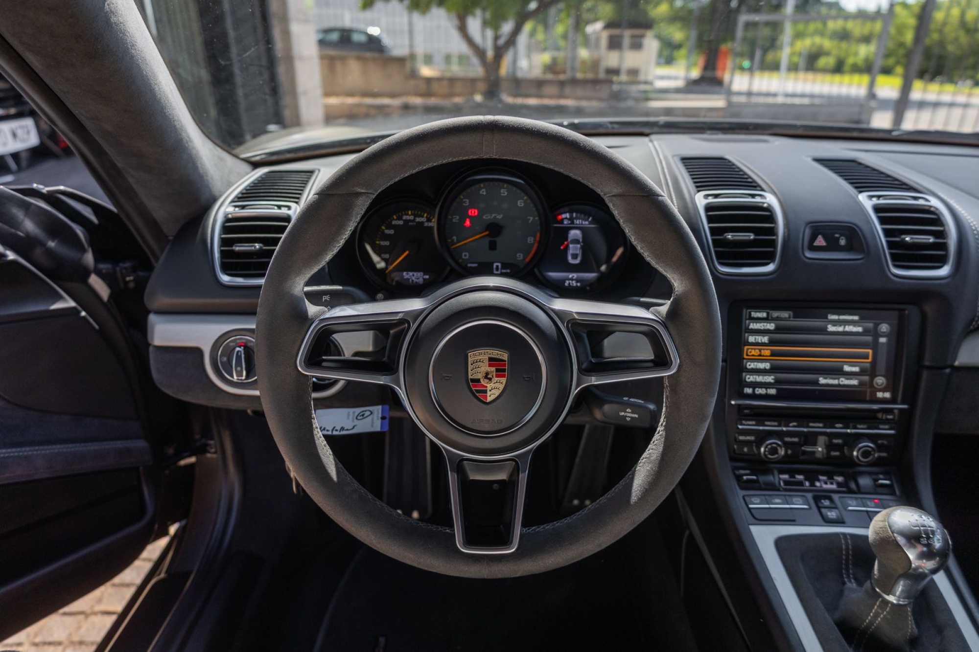 PORSCHE 718 CAYMAN GT4
