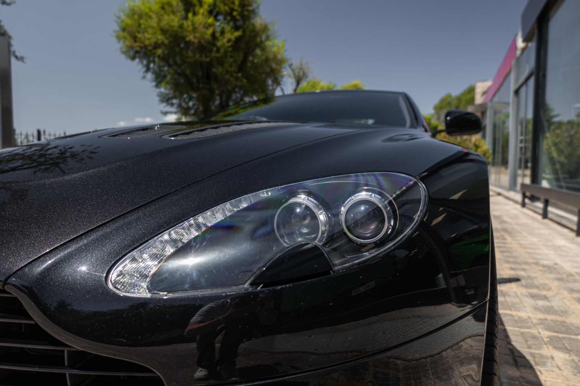 ASTON MARTIN VANTAGE V12 COUPÉ CARBON BLACK