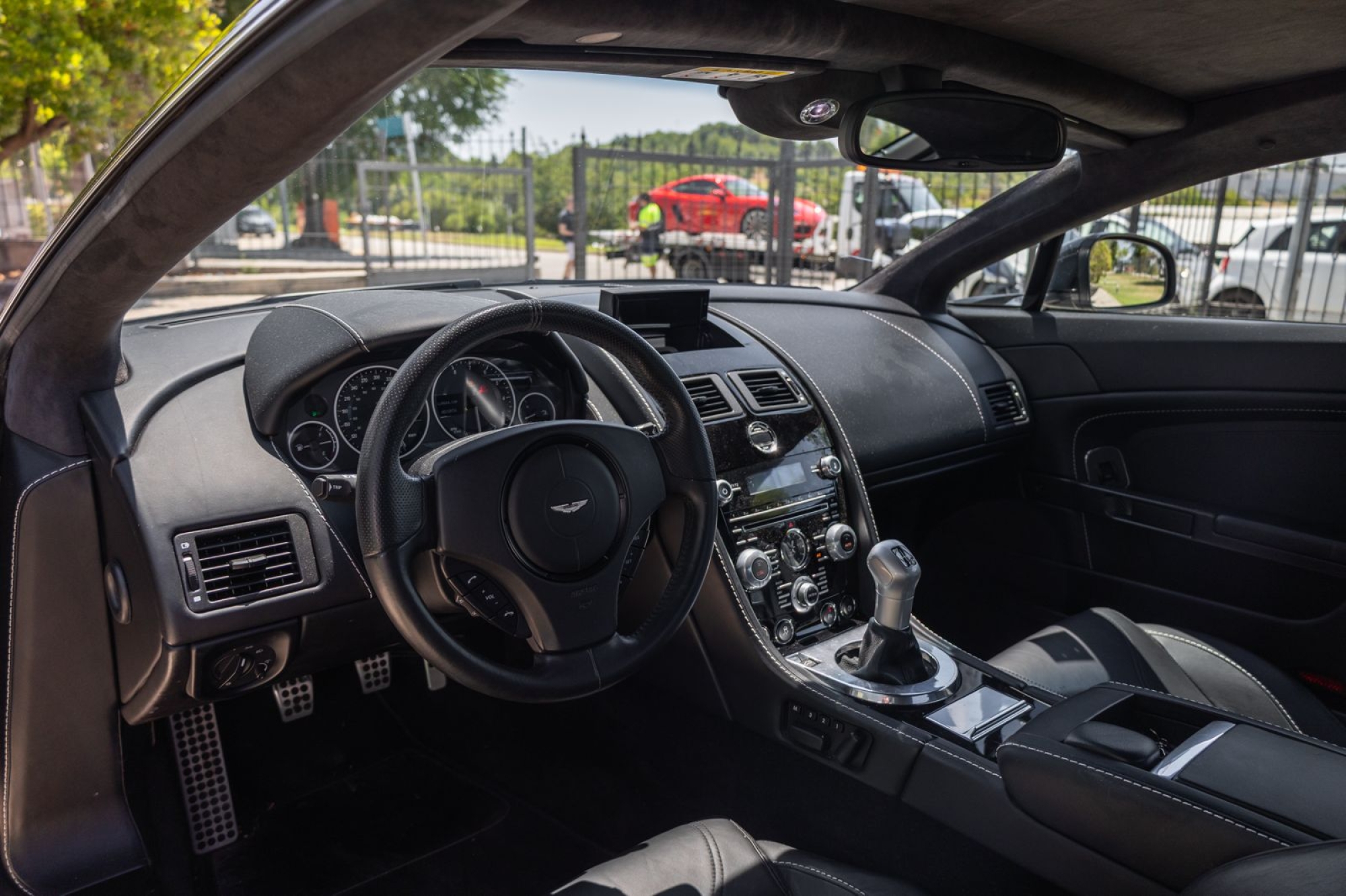 ASTON MARTIN VANTAGE V12 COUPÉ CARBON BLACK
