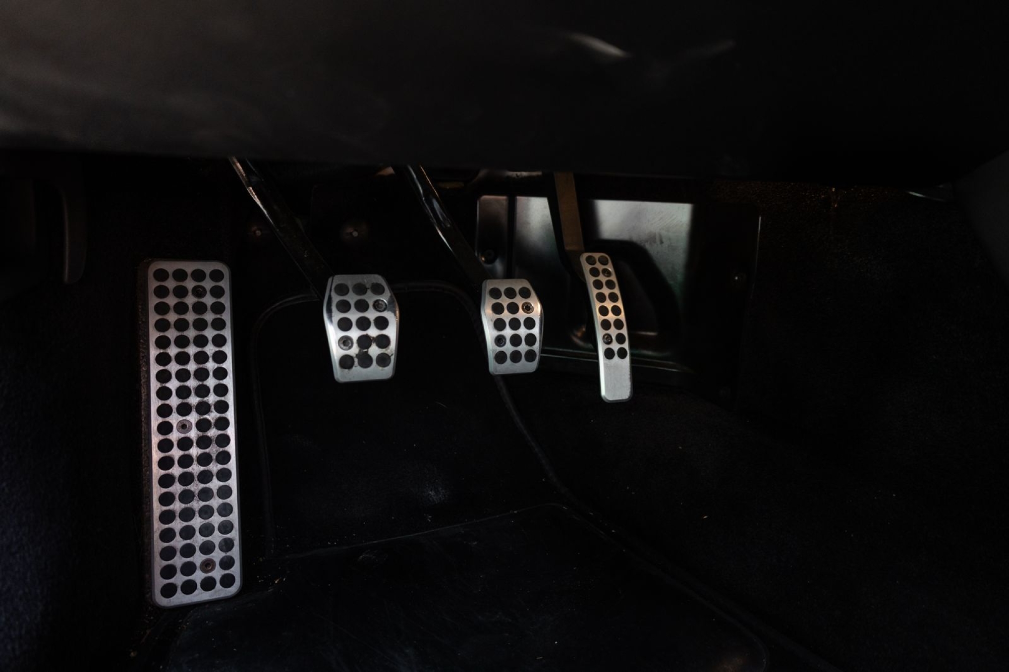 ASTON MARTIN VANTAGE V12 COUPÉ CARBON BLACK