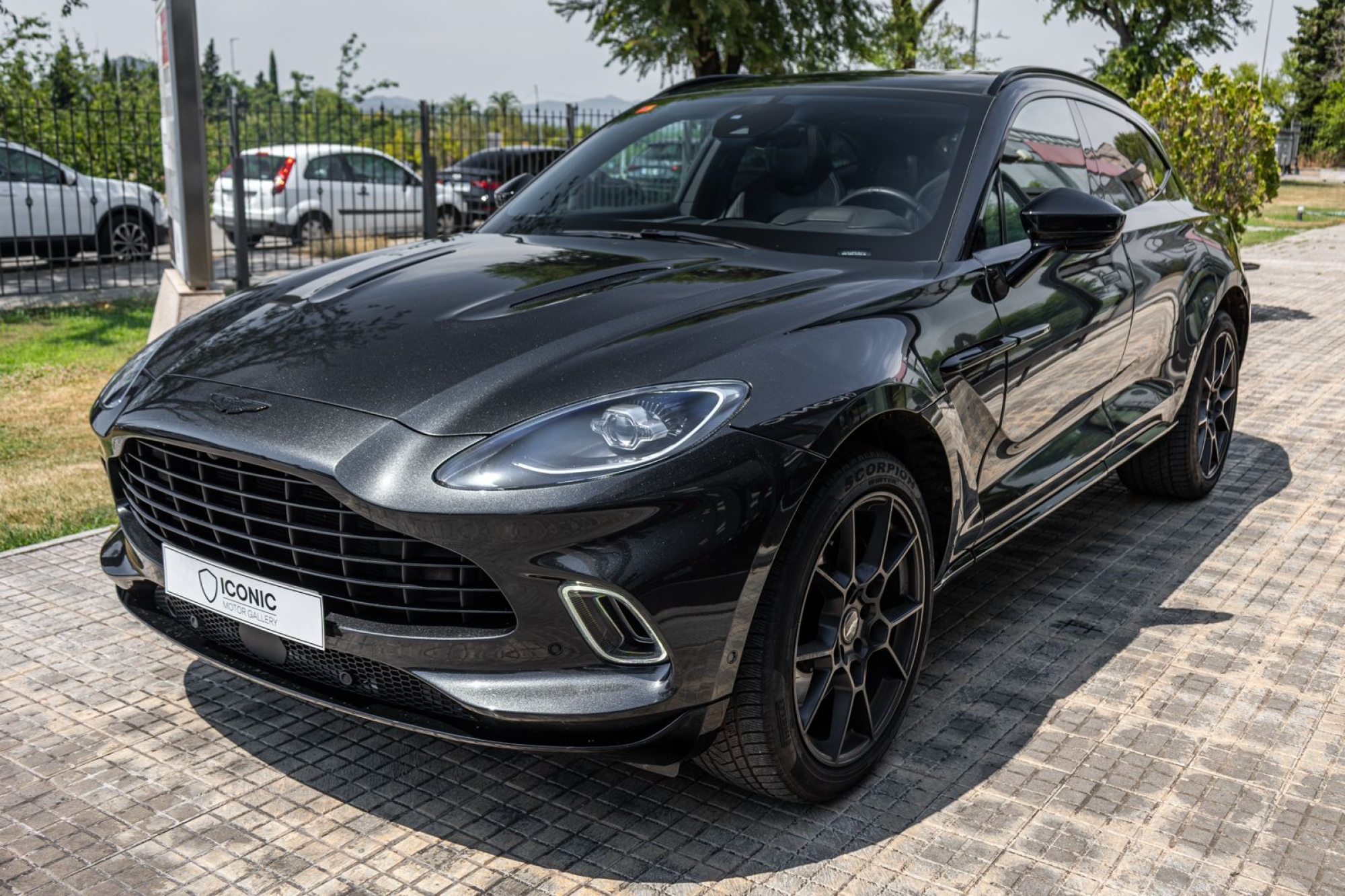 ASTON MARTIN DBX