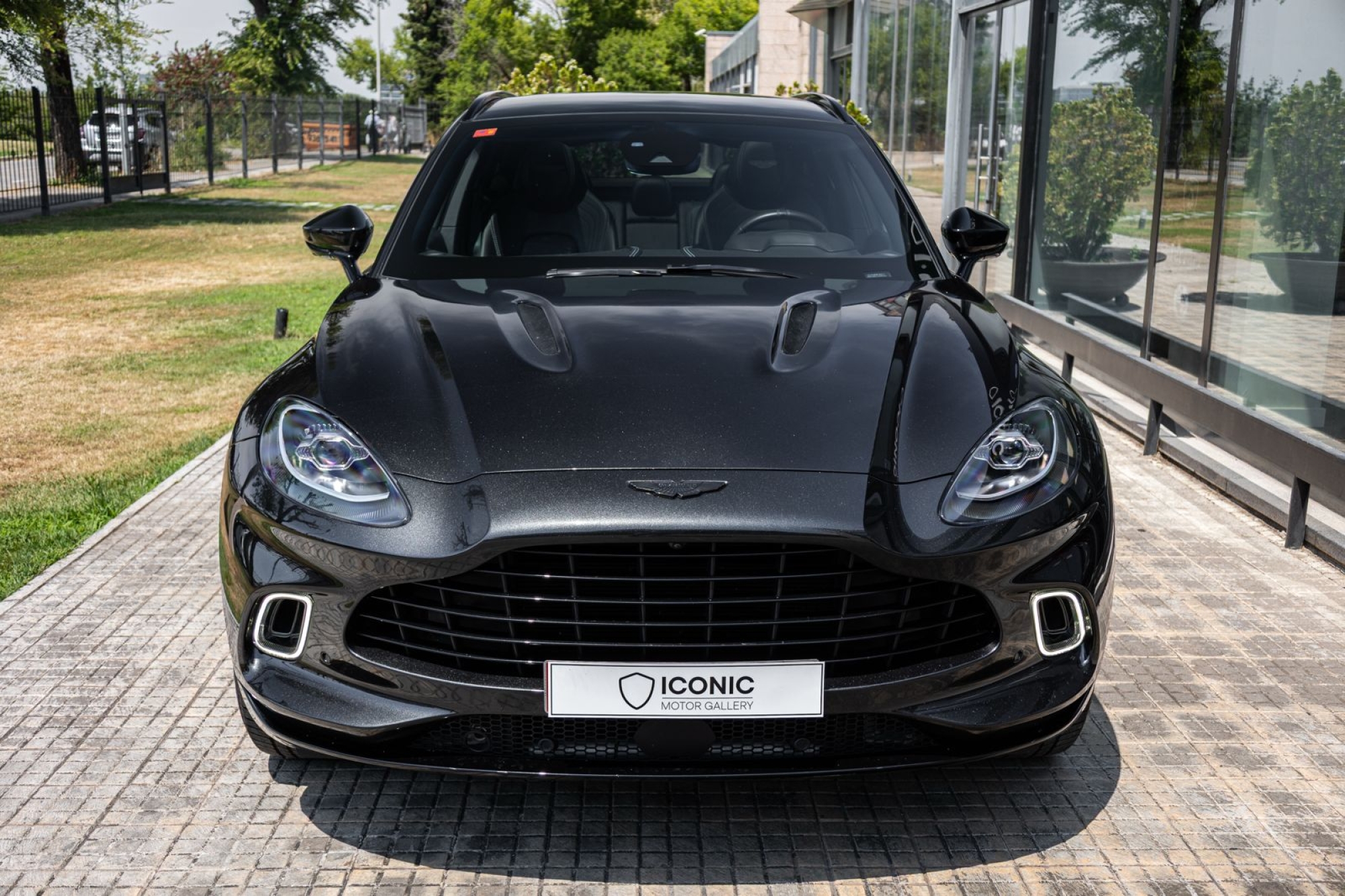 ASTON MARTIN DBX