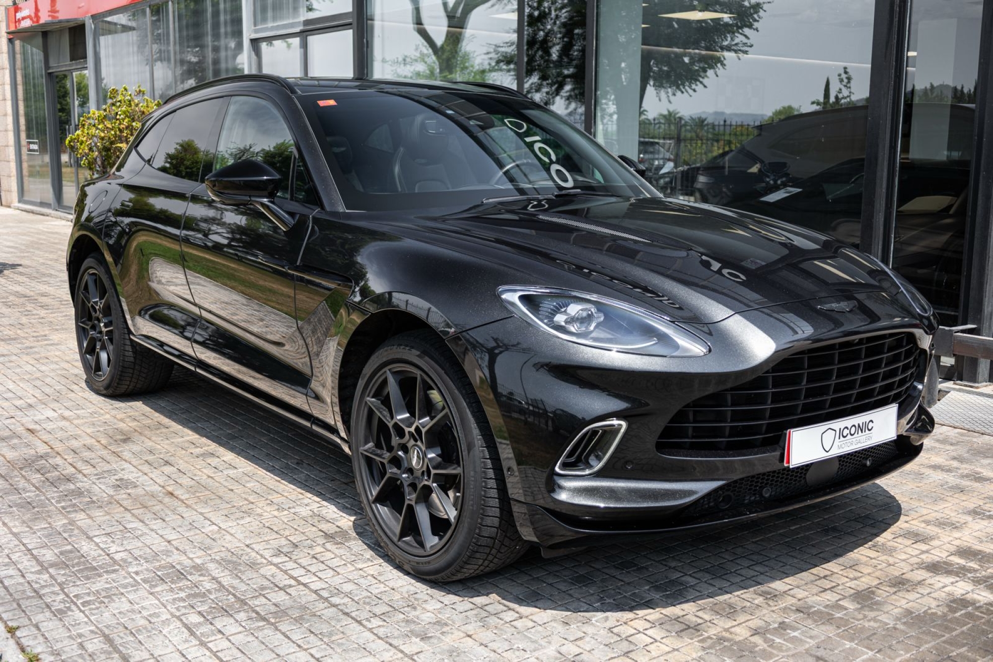 ASTON MARTIN DBX