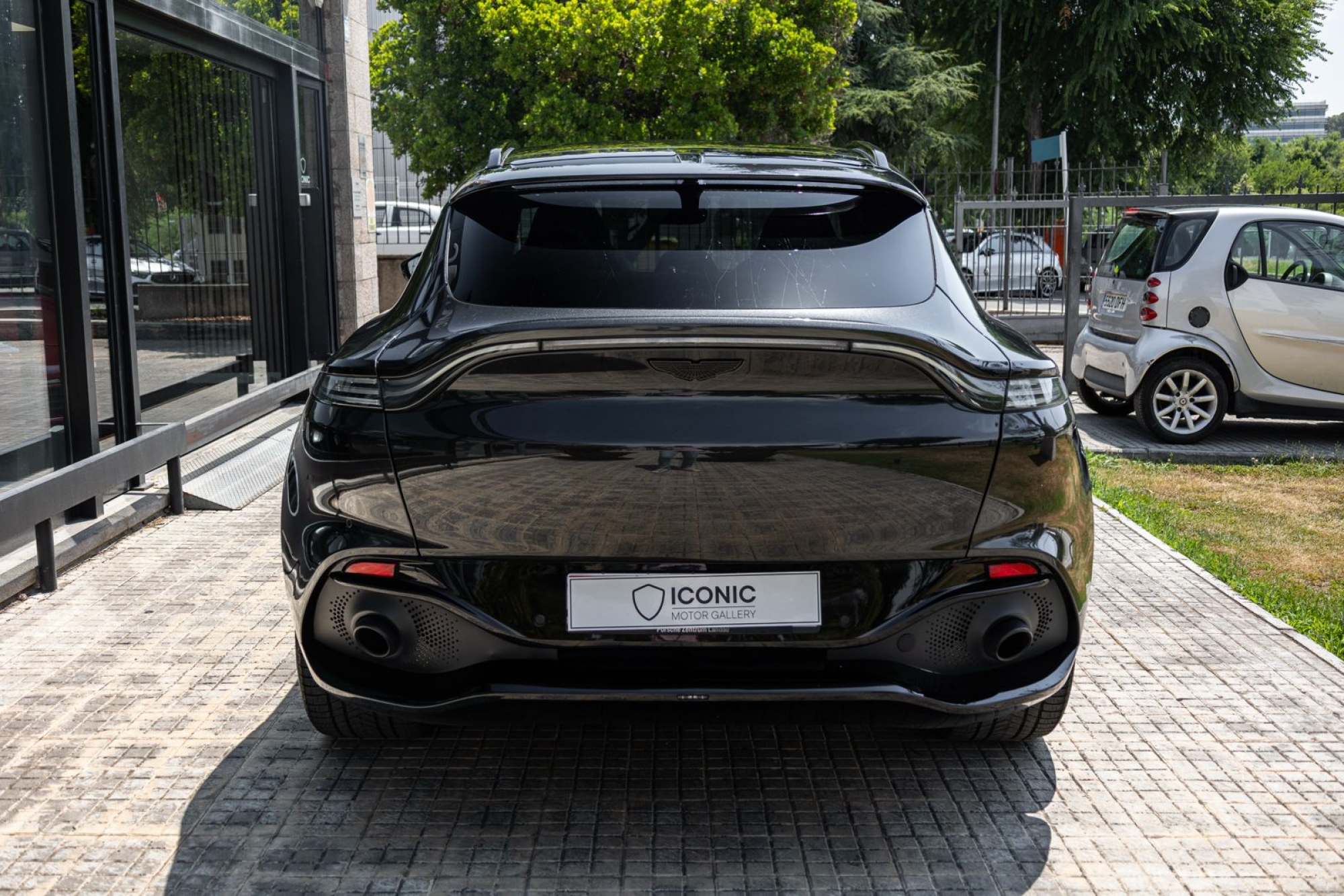 ASTON MARTIN DBX