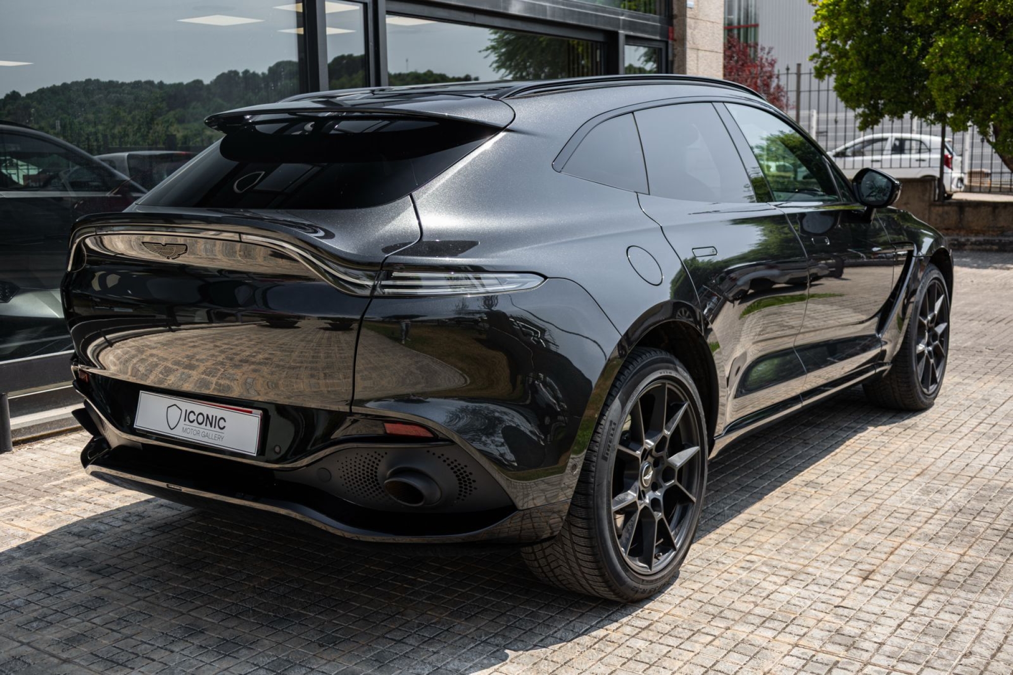 ASTON MARTIN DBX