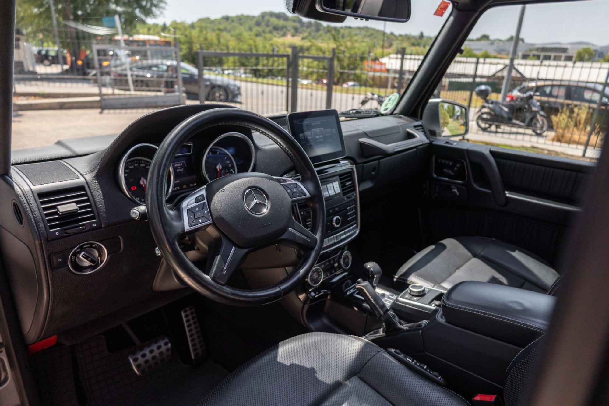 MERCEDES-BENZ G500