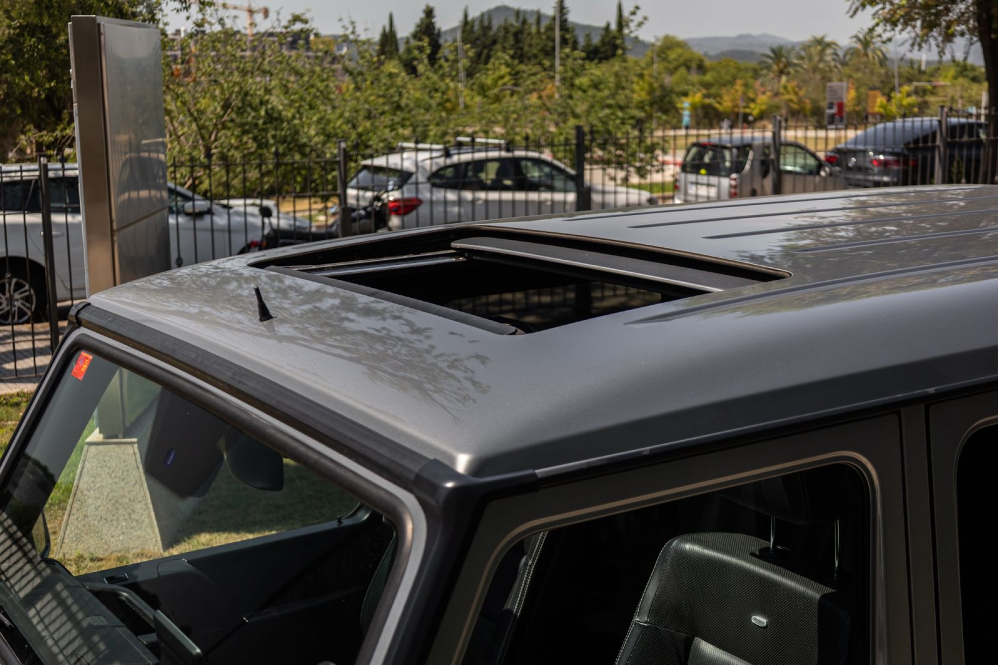 MERCEDES-BENZ G500