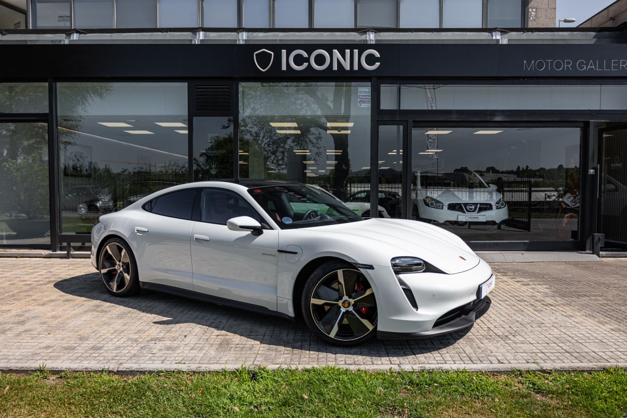 PORSCHE TAYCAN 4S