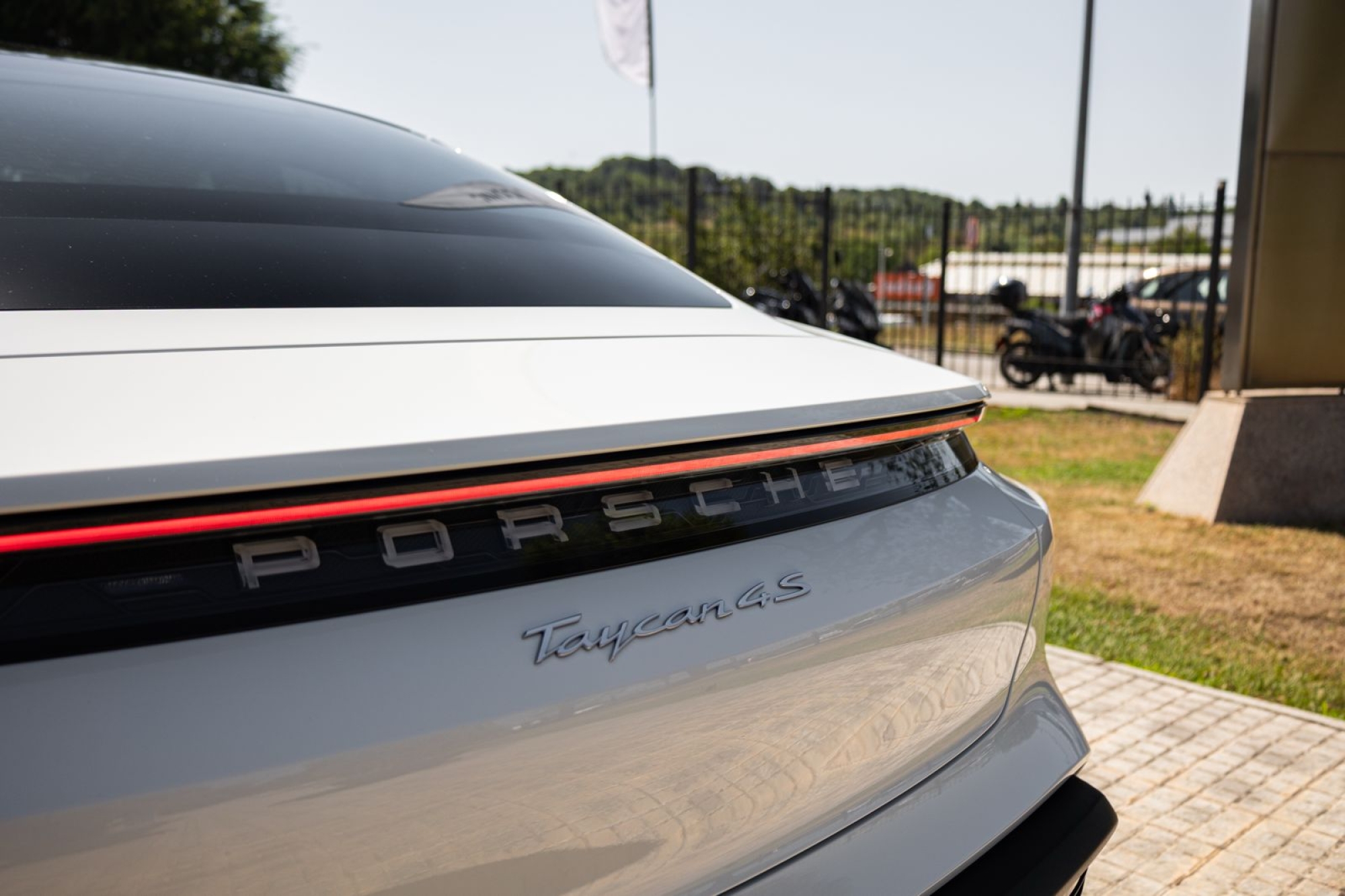 PORSCHE TAYCAN 4S