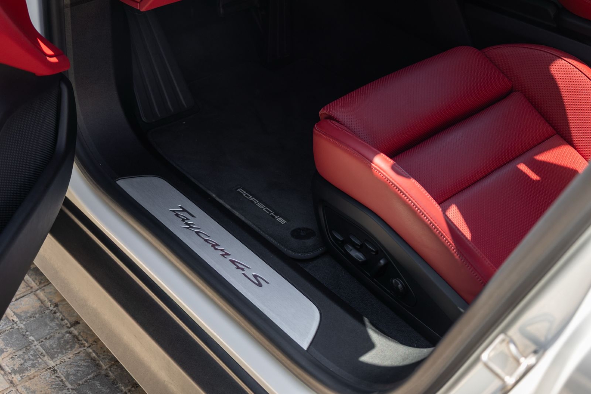 PORSCHE TAYCAN 4S
