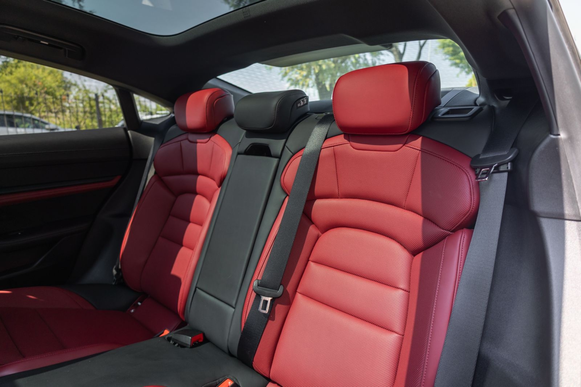 PORSCHE TAYCAN 4S