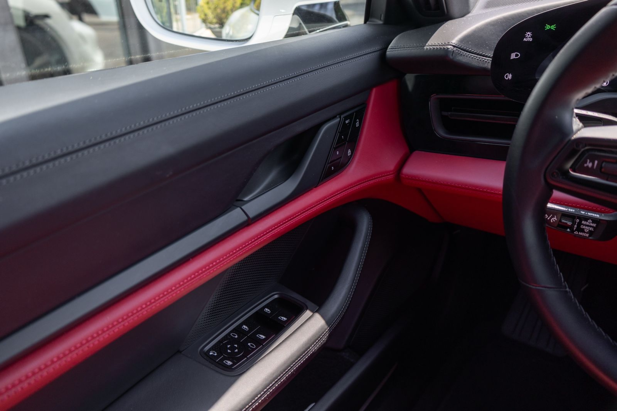 PORSCHE TAYCAN 4S