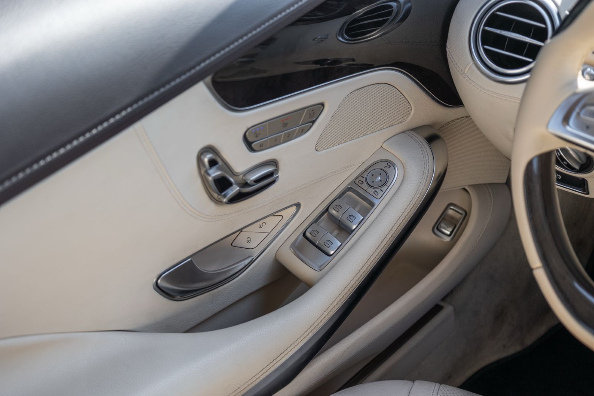 MERCEDES-BENZ S500 4MATIC COUPÉ