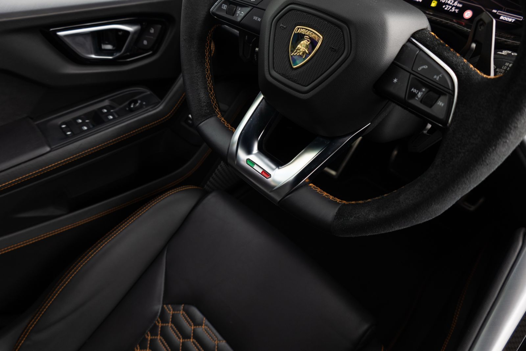 LAMBORGHINI URUS 4.0 V8