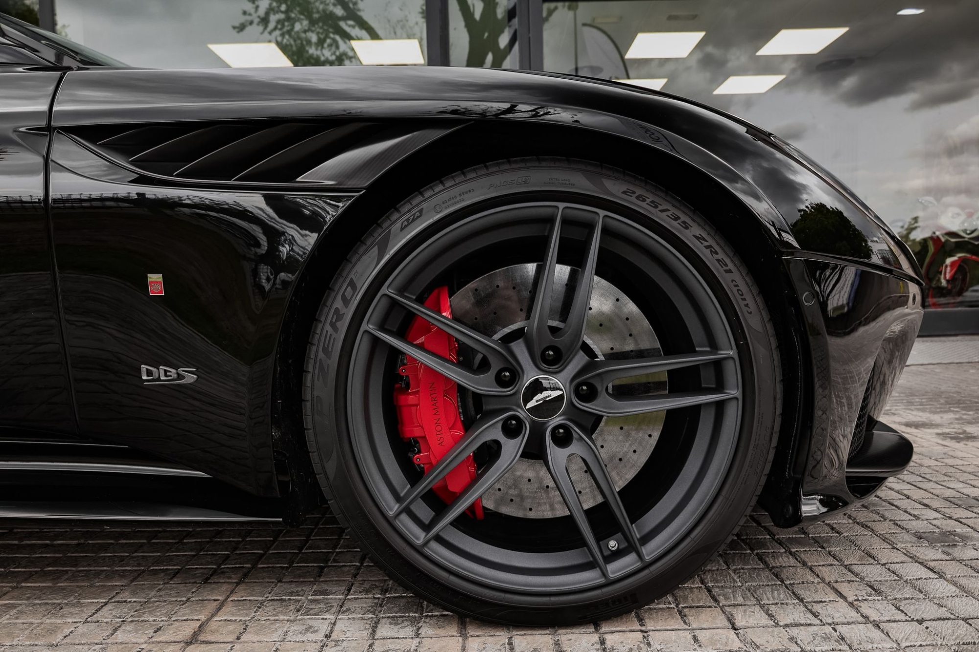 ASTON MARTIN DBS SUPERLEGGERA TAG HEUER EDITION