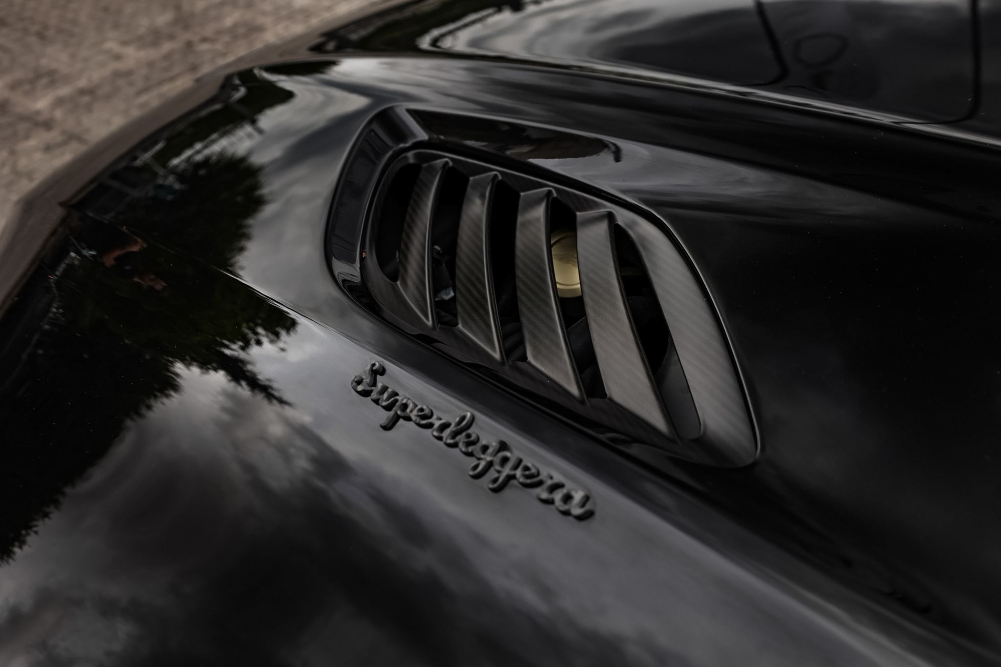 ASTON MARTIN DBS SUPERLEGGERA TAG HEUER EDITION