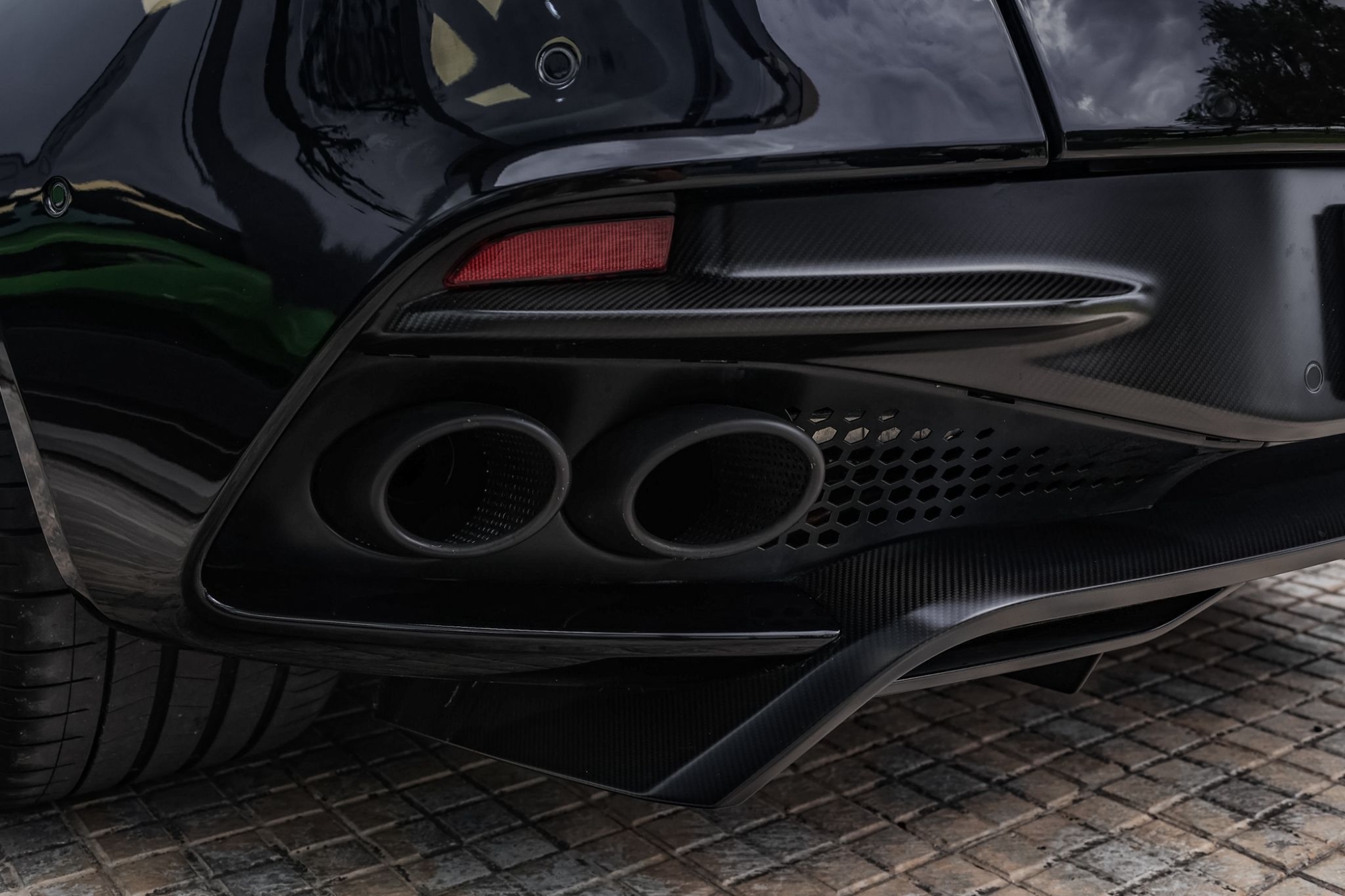 ASTON MARTIN DBS SUPERLEGGERA TAG HEUER EDITION