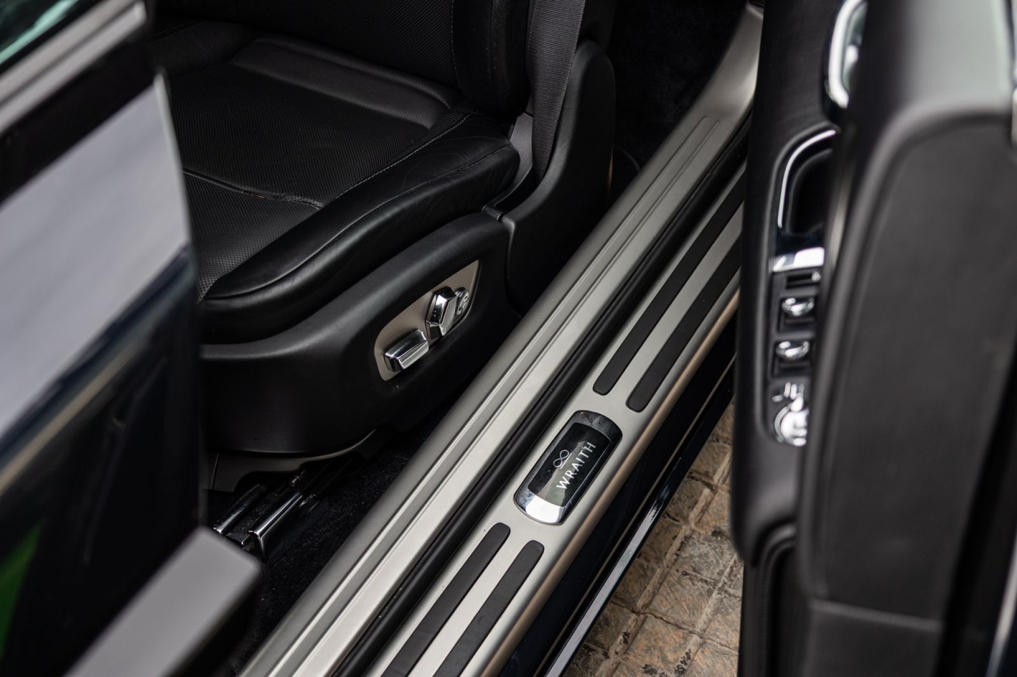 ROLLS-ROYCE WRAITH