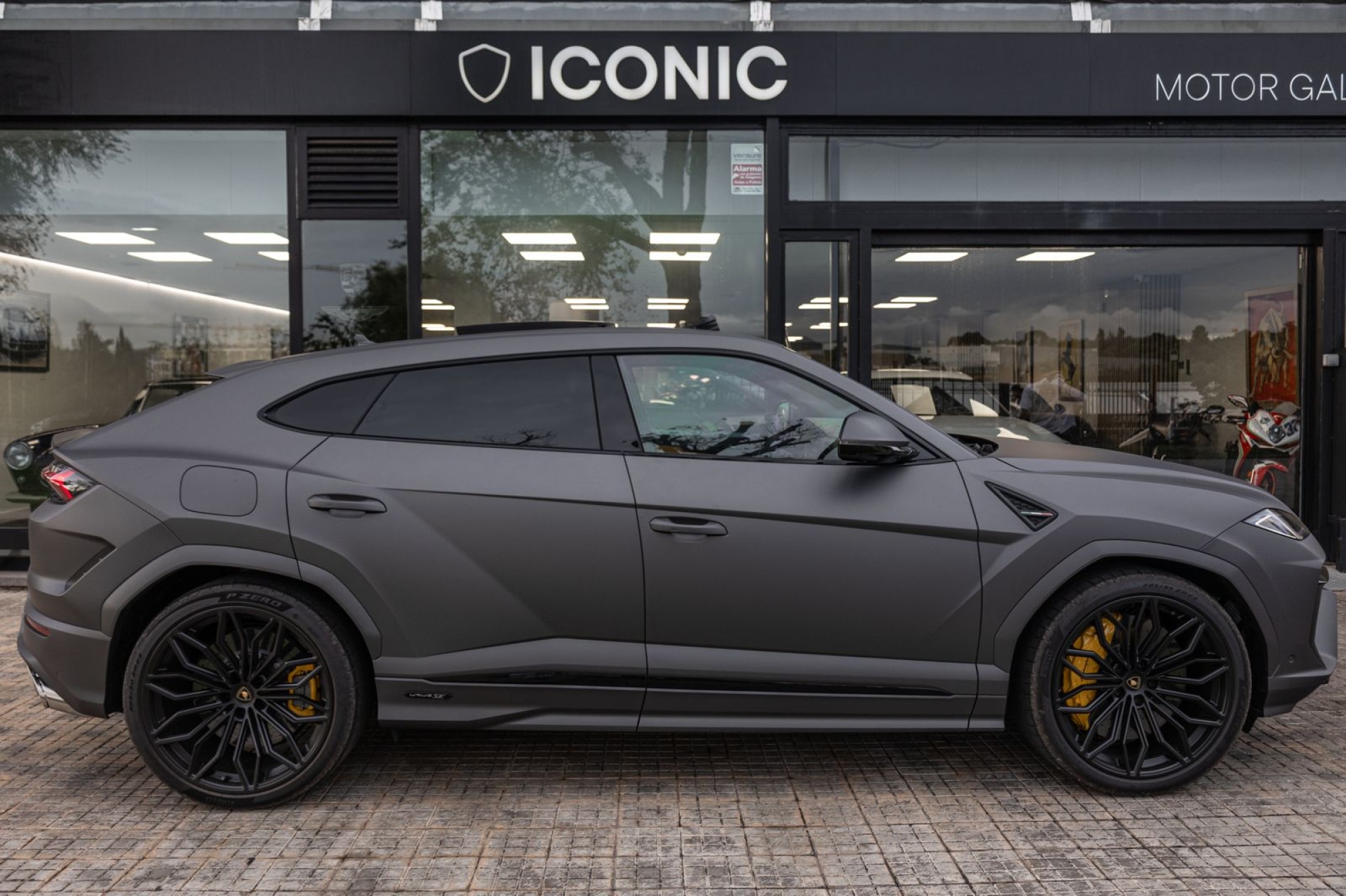 LAMBORGHINI URUS SE