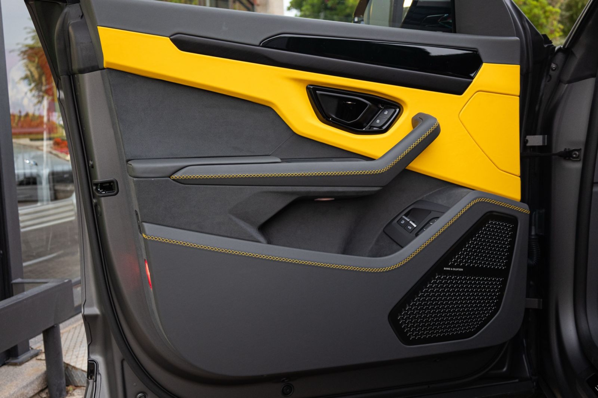 LAMBORGHINI URUS SE