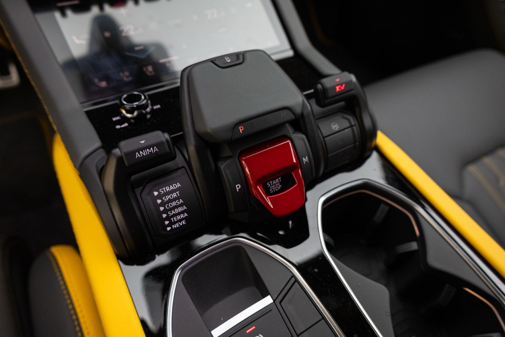 LAMBORGHINI URUS SE