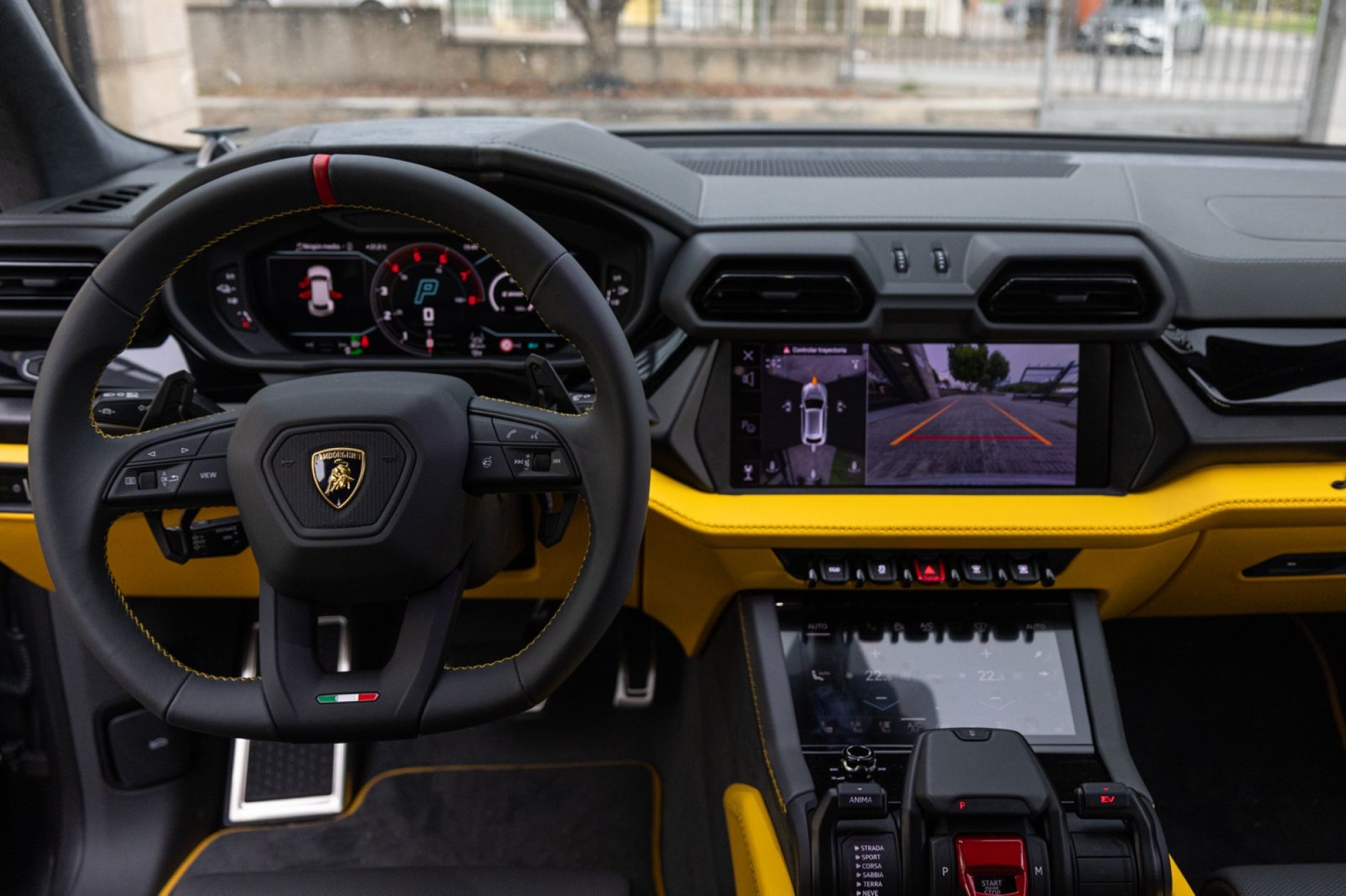 LAMBORGHINI URUS SE