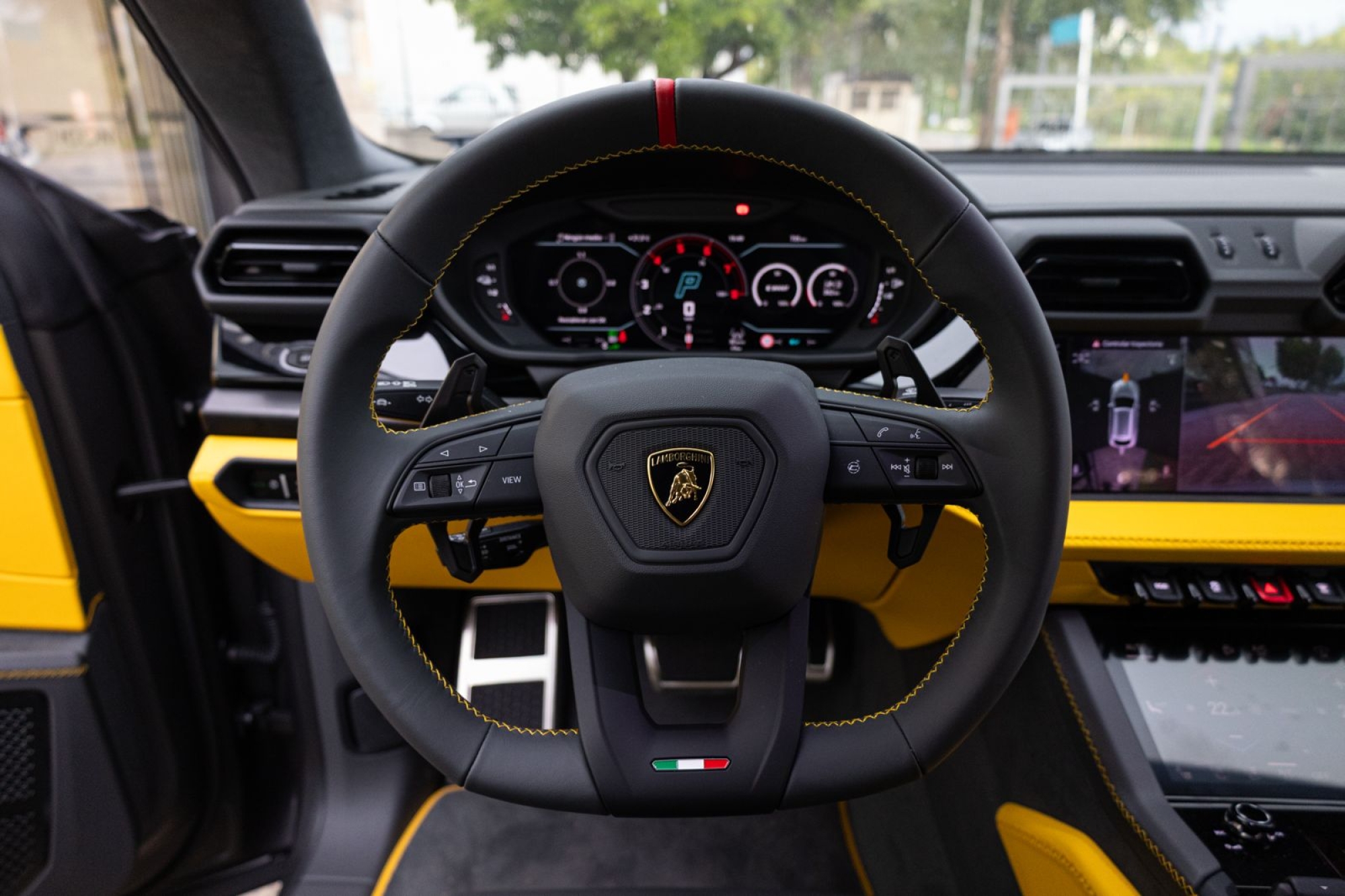 LAMBORGHINI URUS SE