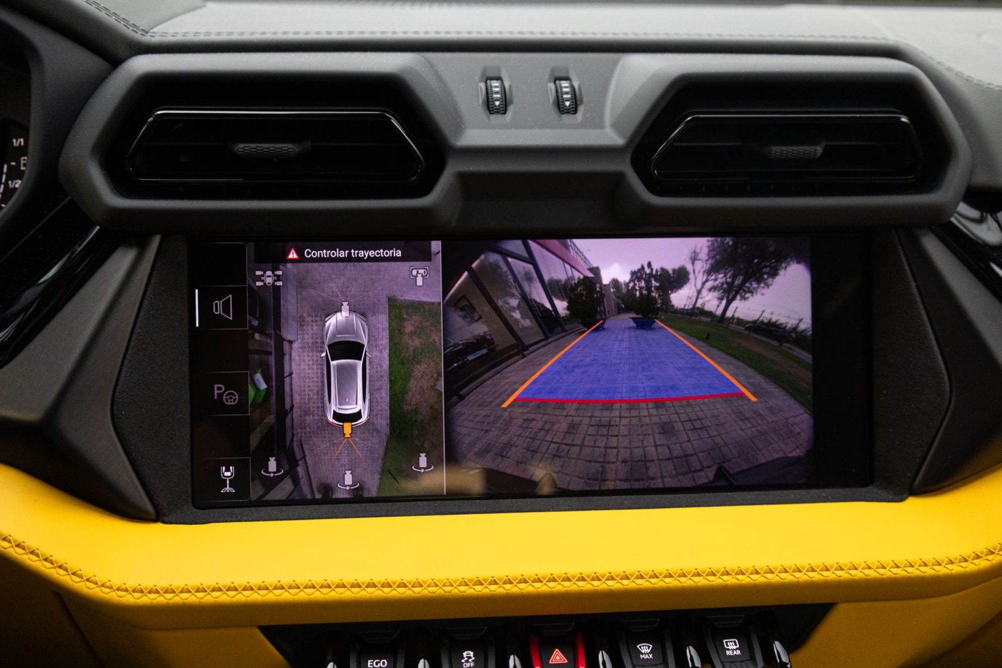 LAMBORGHINI URUS SE