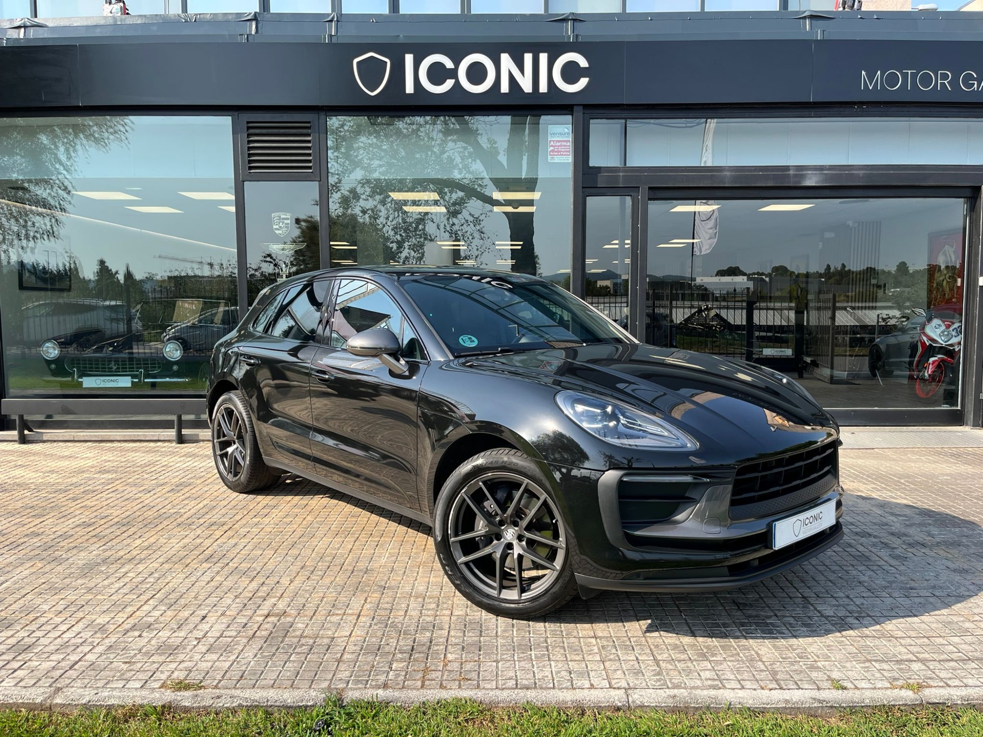 PORSCHE MACAN T