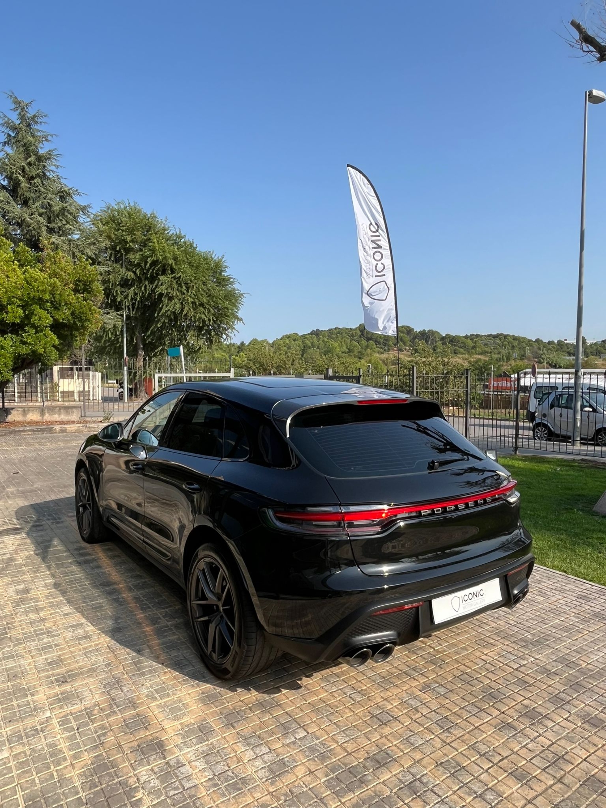 PORSCHE MACAN T
