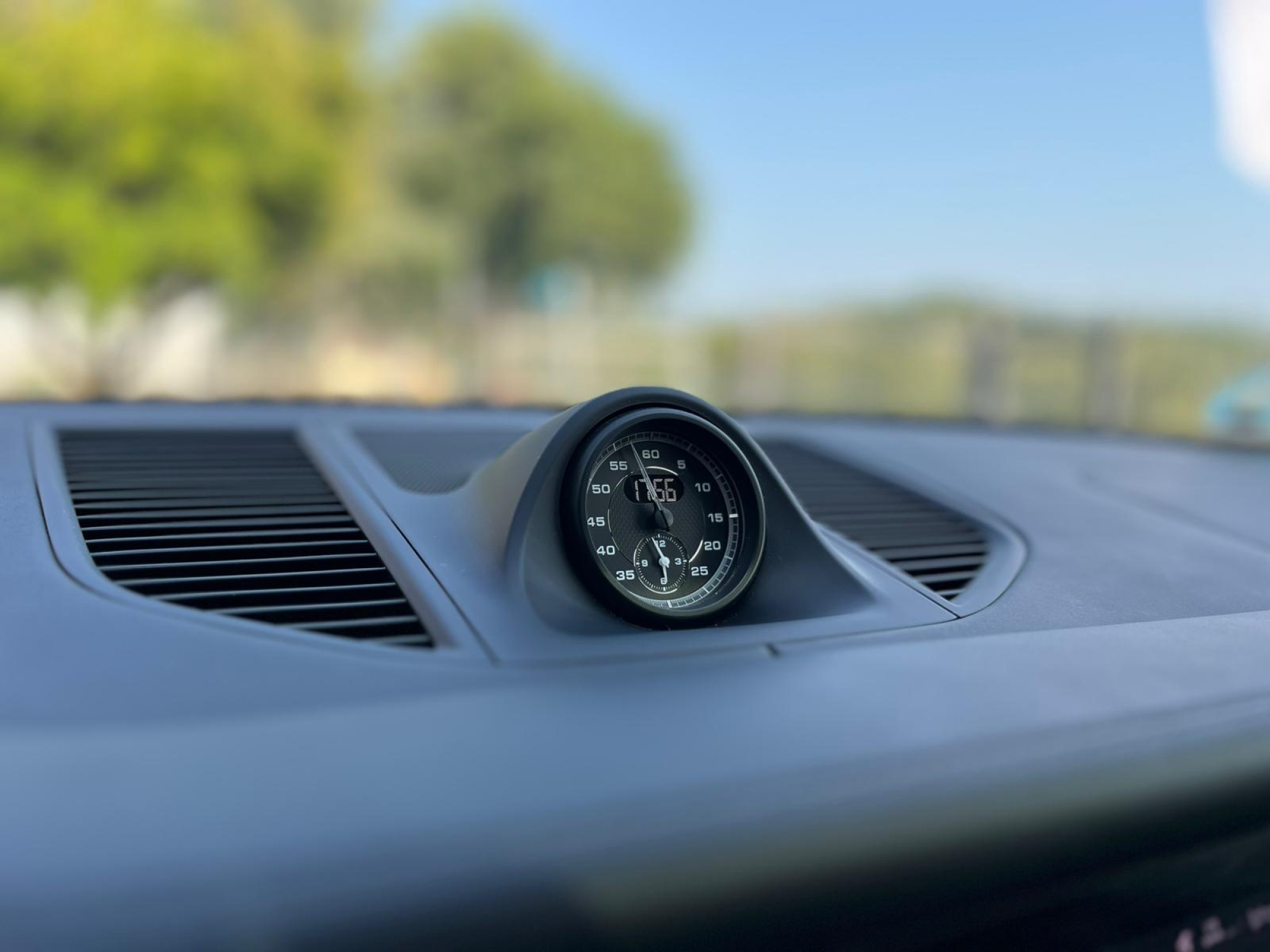 PORSCHE MACAN T