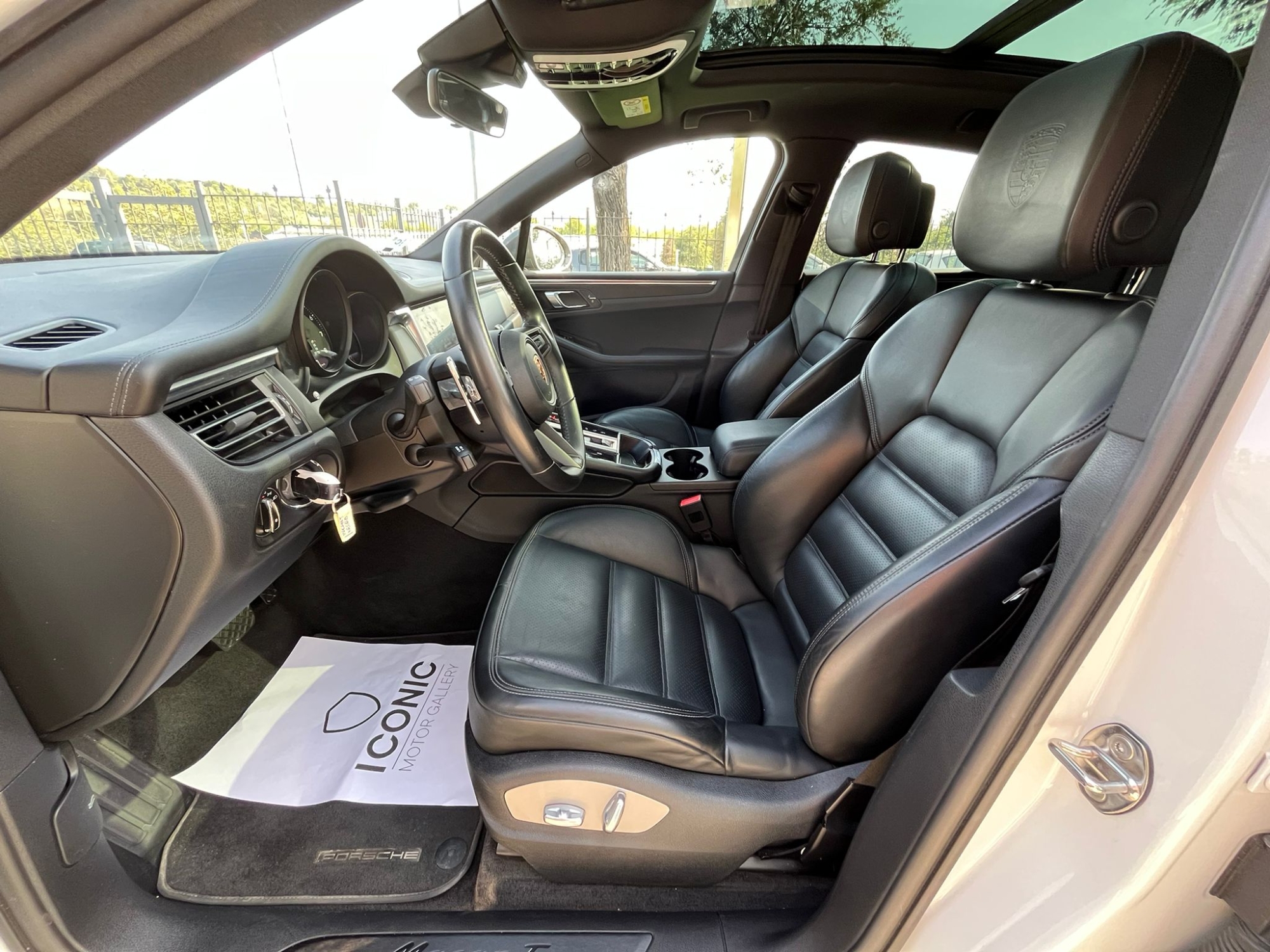 PORSCHE MACAN T