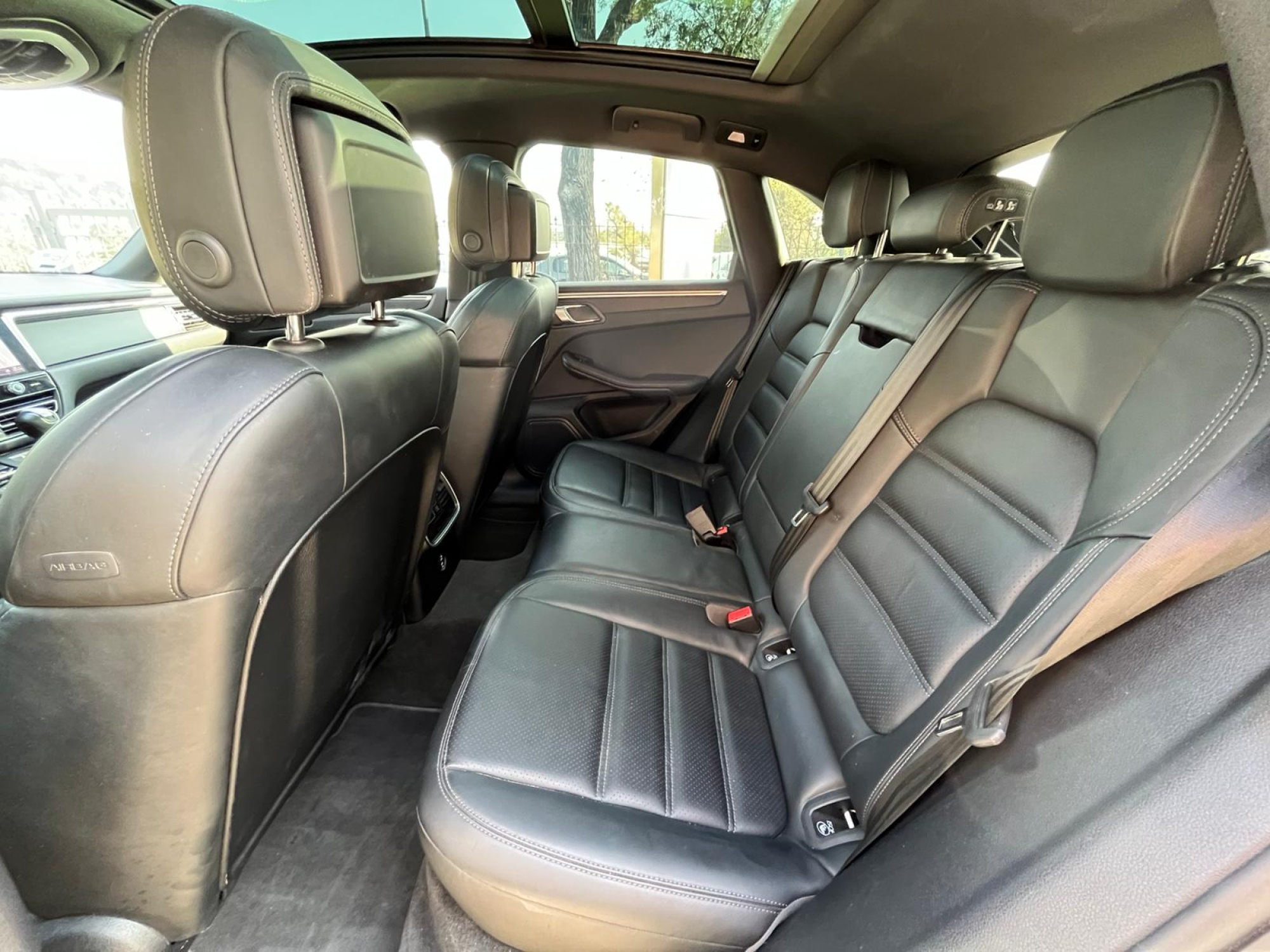 PORSCHE MACAN T