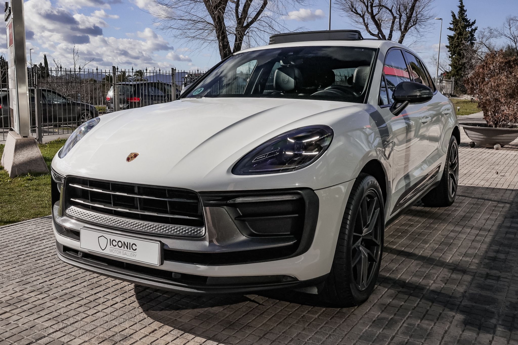 PORSCHE MACAN T