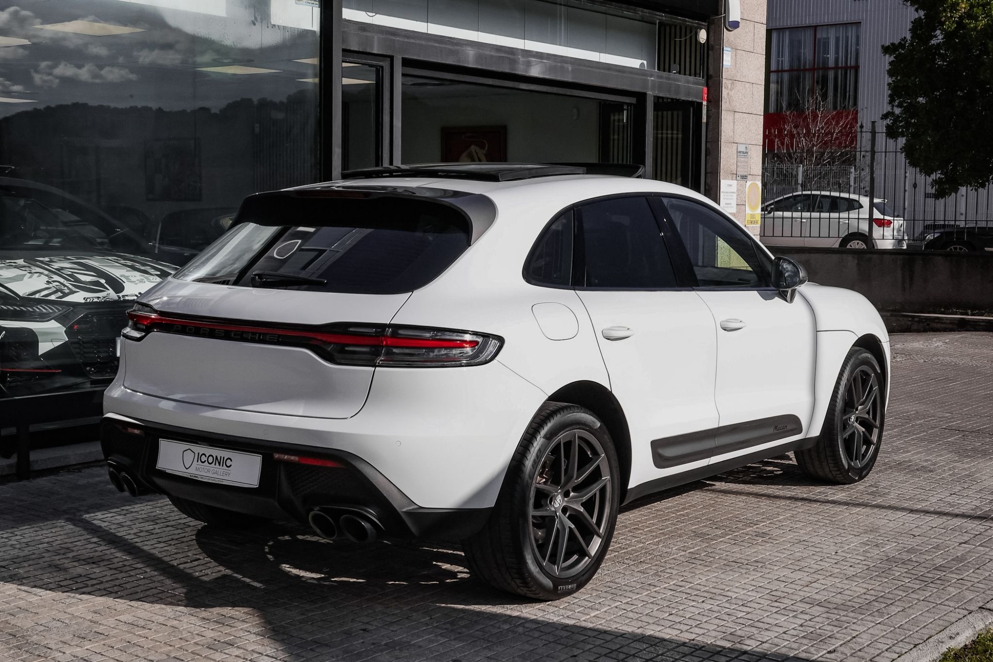PORSCHE MACAN T