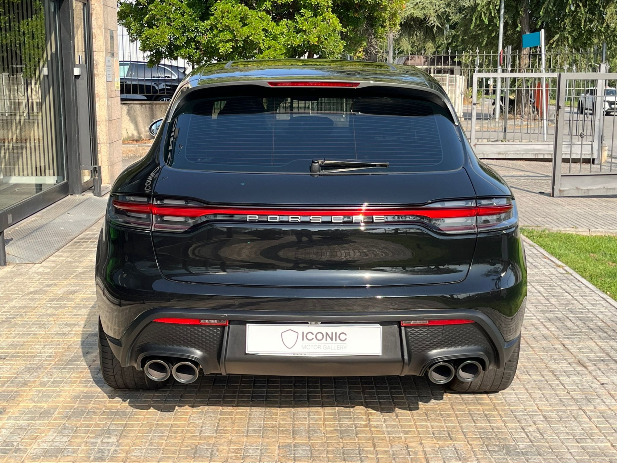 PORSCHE MACAN T