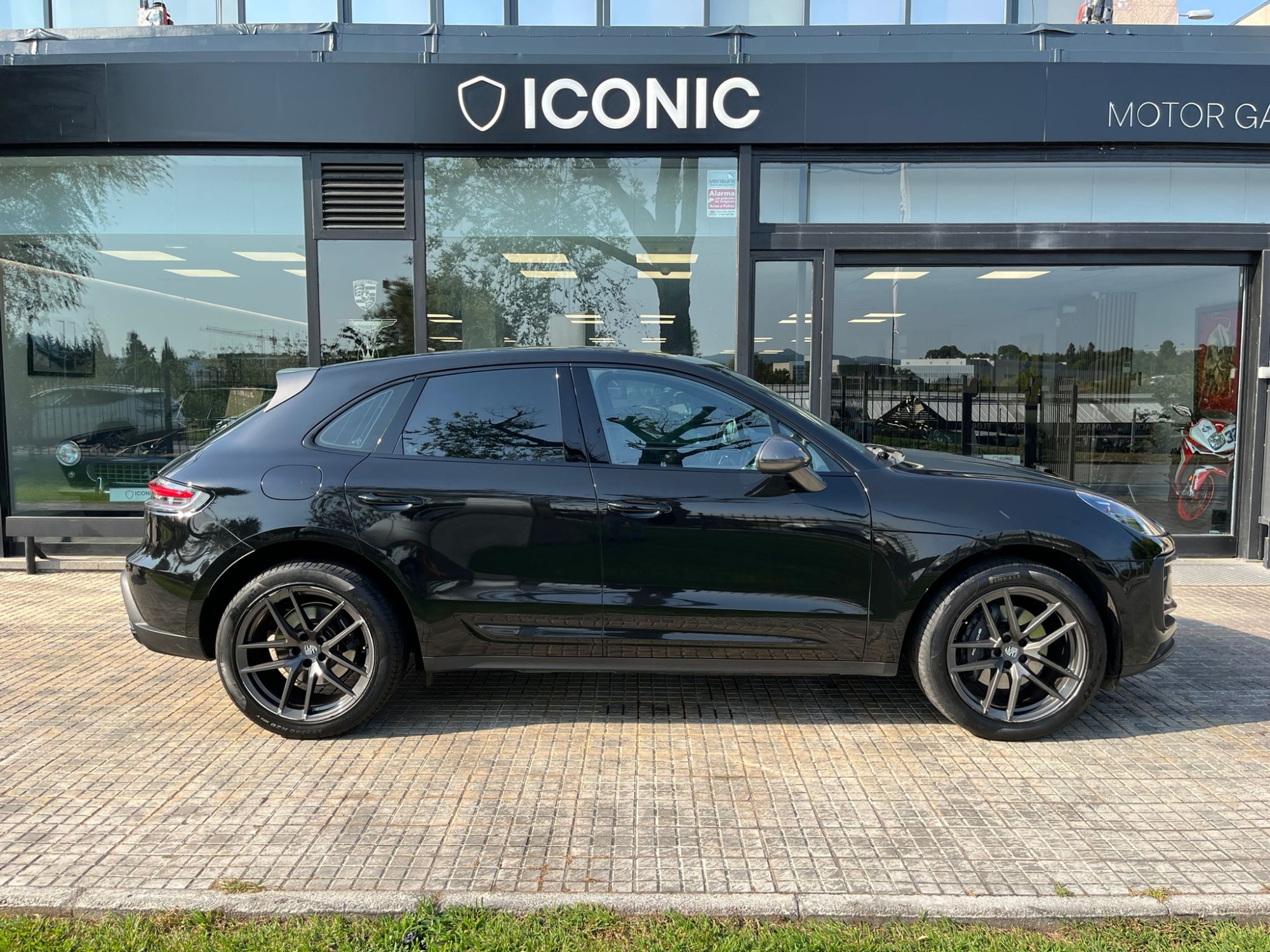 PORSCHE MACAN T