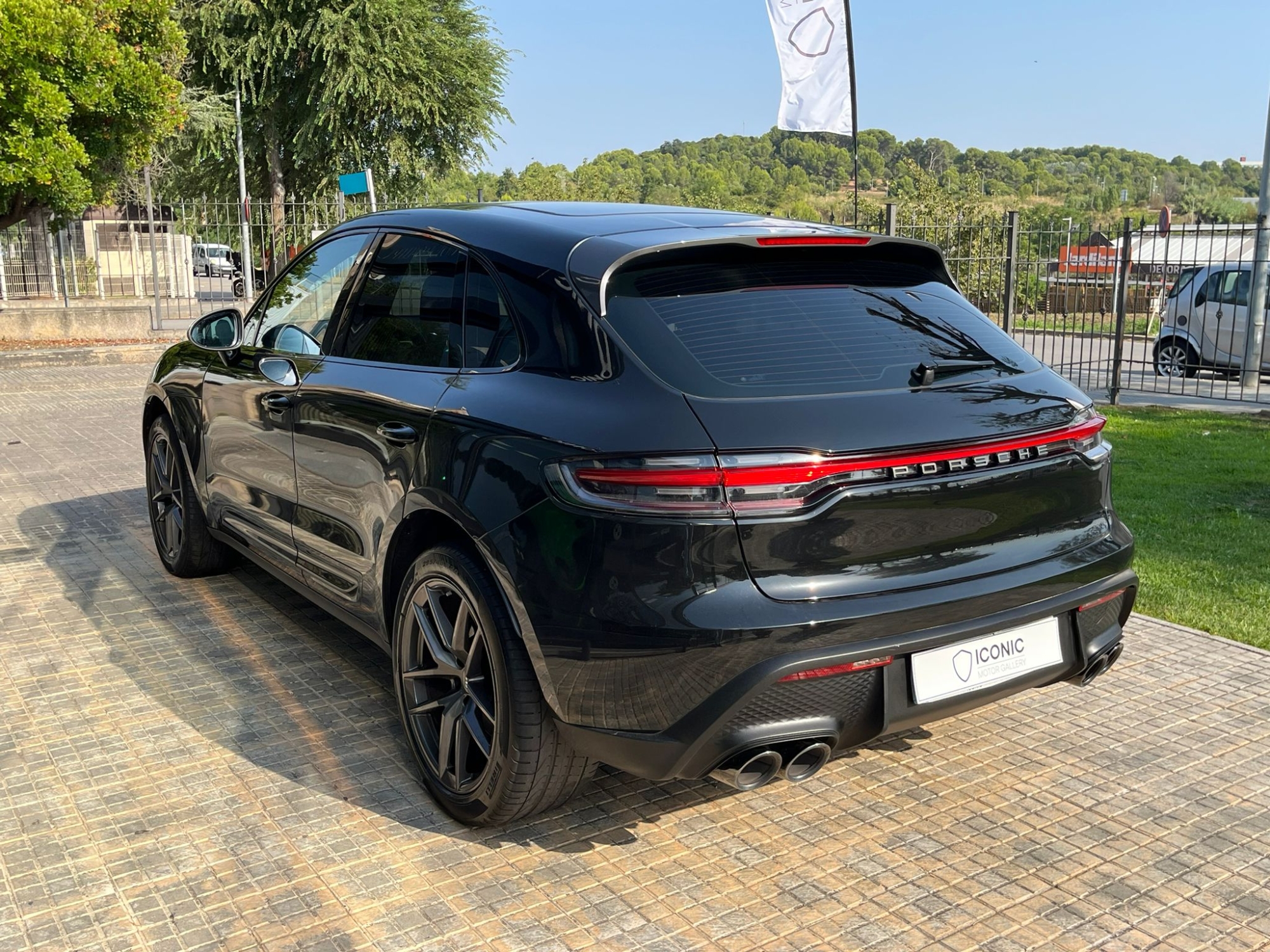 PORSCHE MACAN T