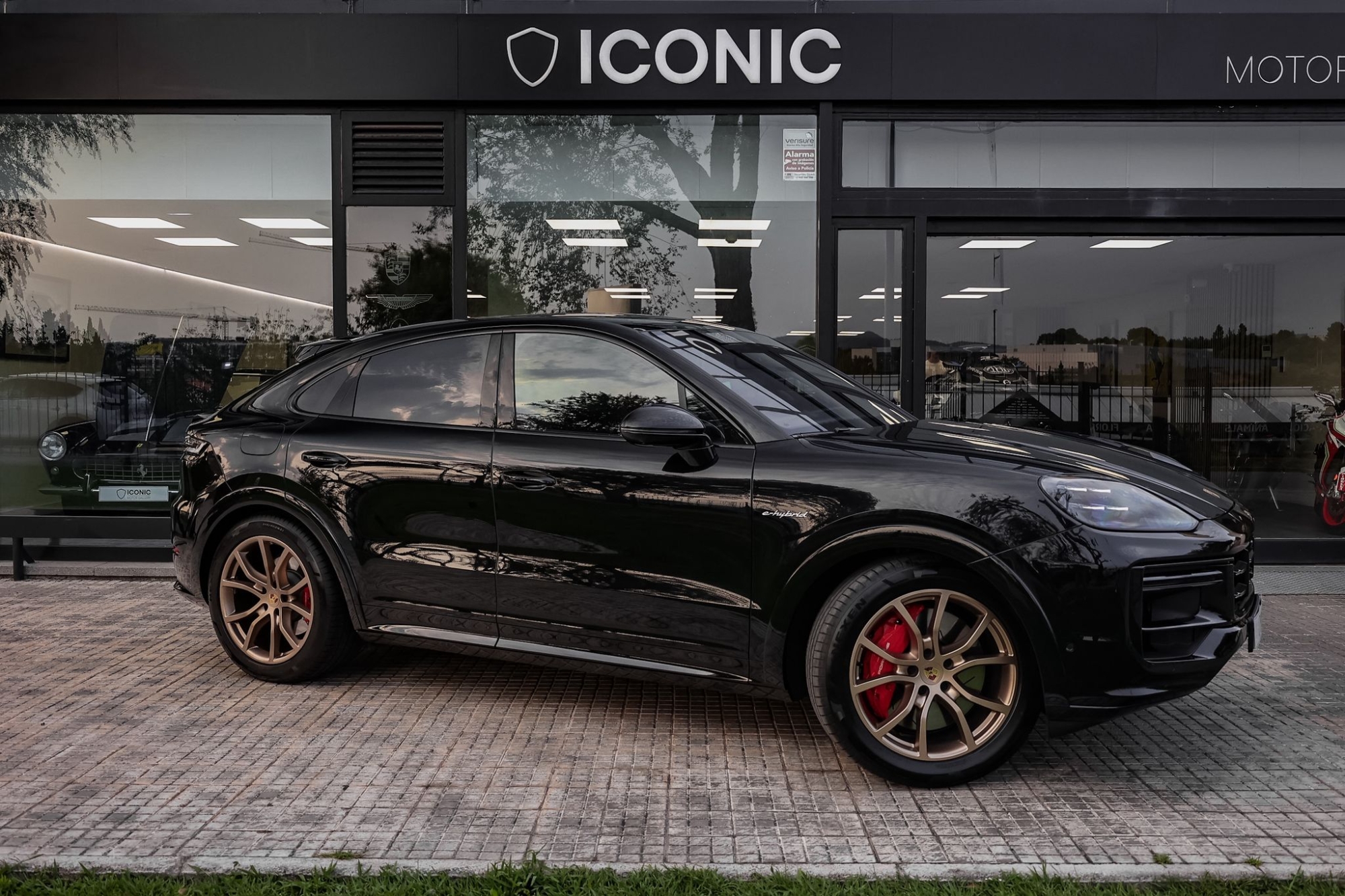 PORSCHE CAYENNE TURBO E-HYBRID COUPE
