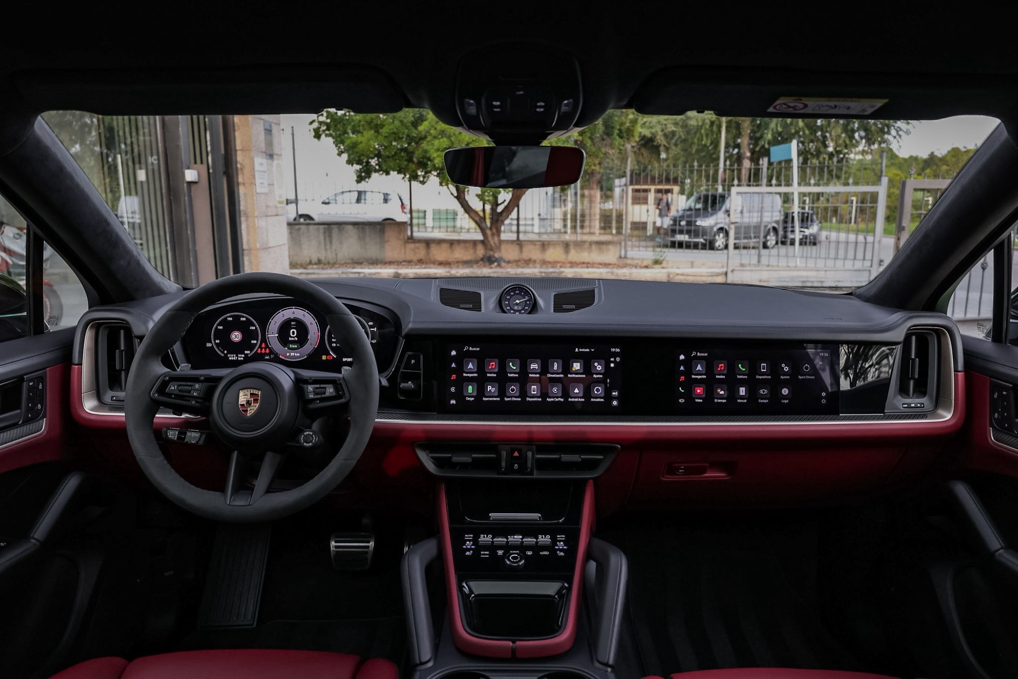 PORSCHE CAYENNE TURBO E-HYBRID COUPE