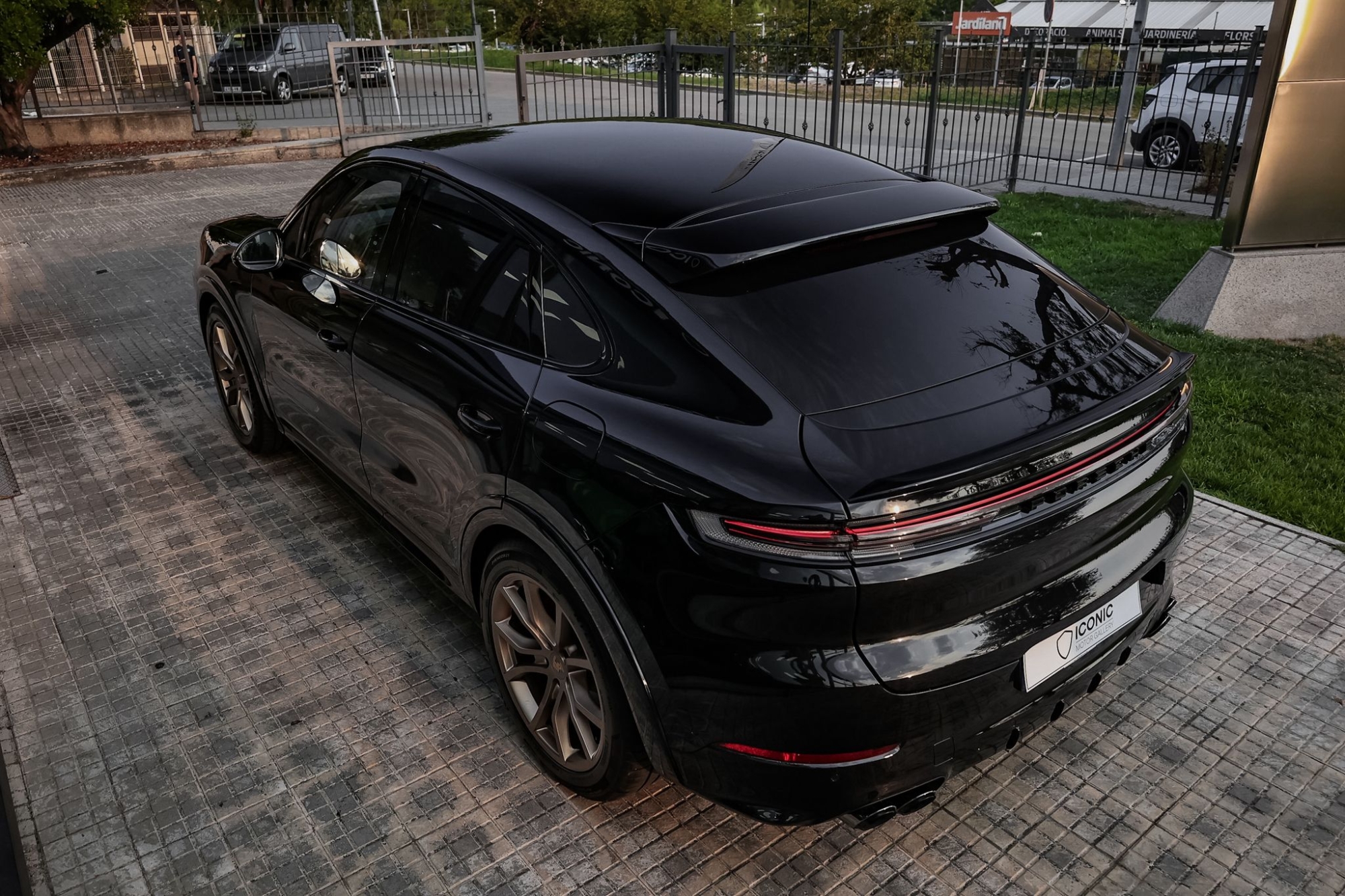 PORSCHE CAYENNE TURBO E-HYBRID COUPE
