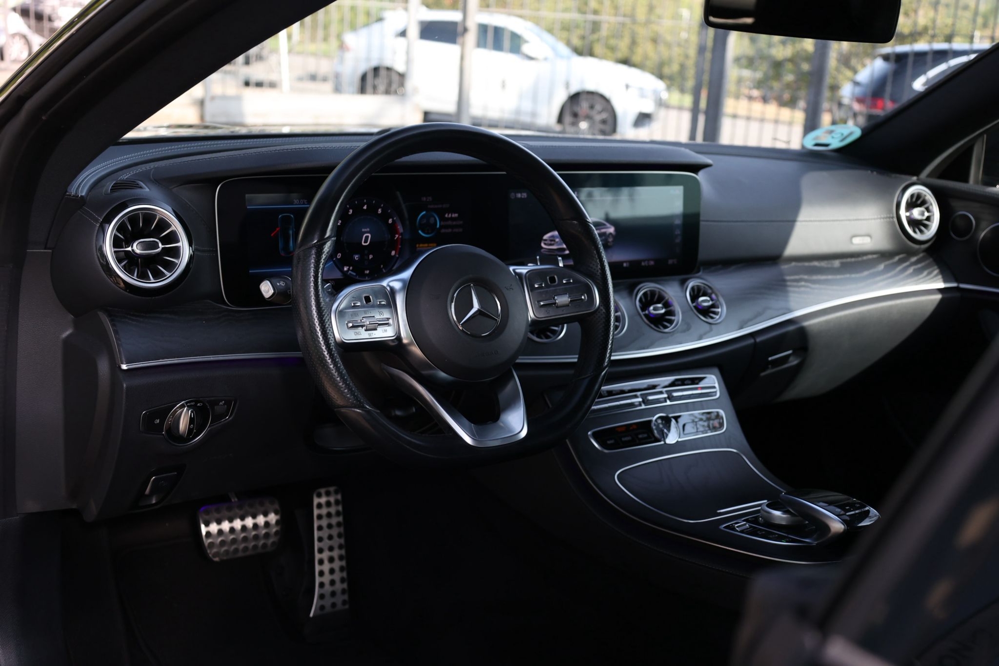 MERCEDES E200 COUPE